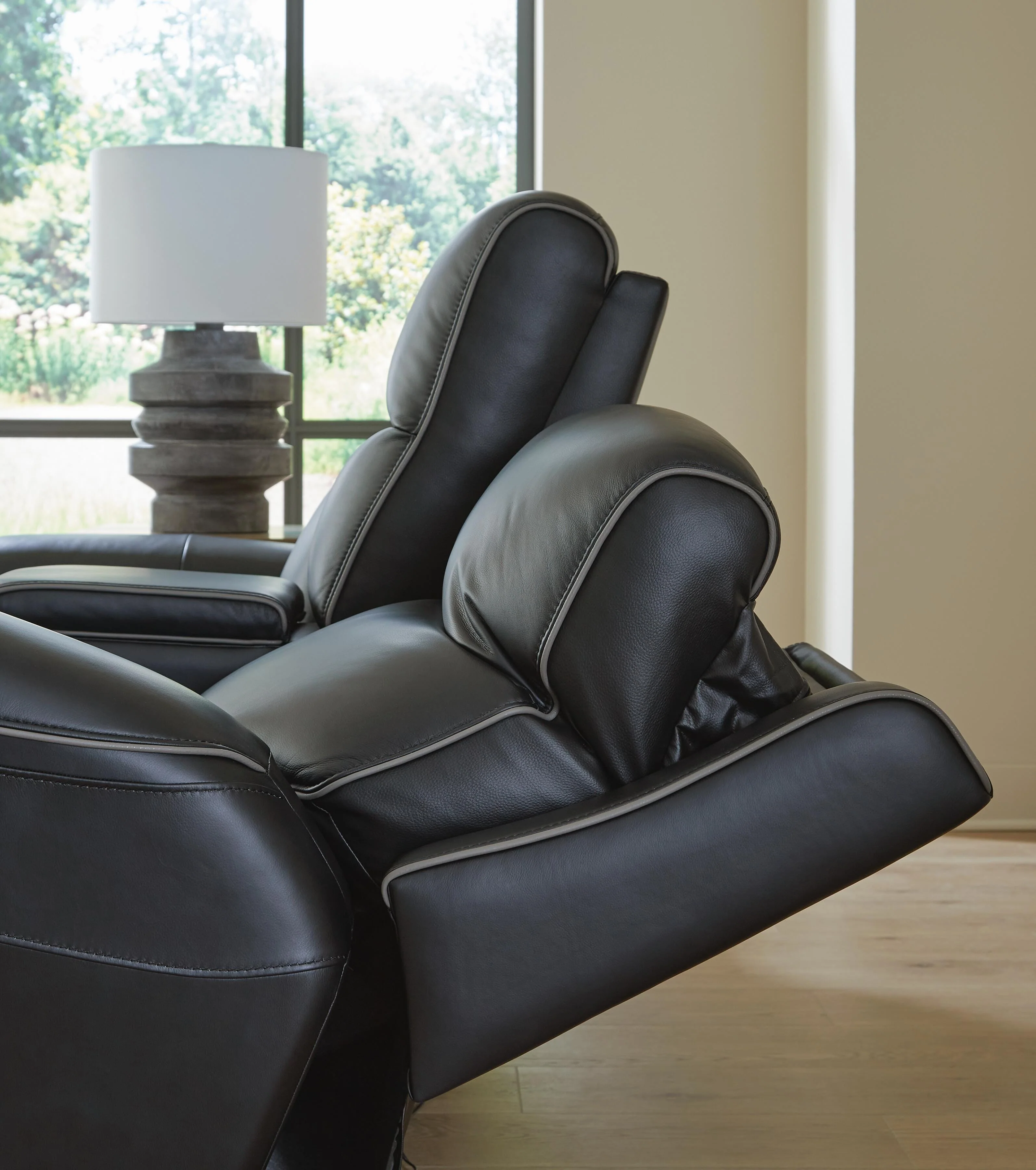 5Z-Comfort Power Reclining Loveseat with Console - Image 18