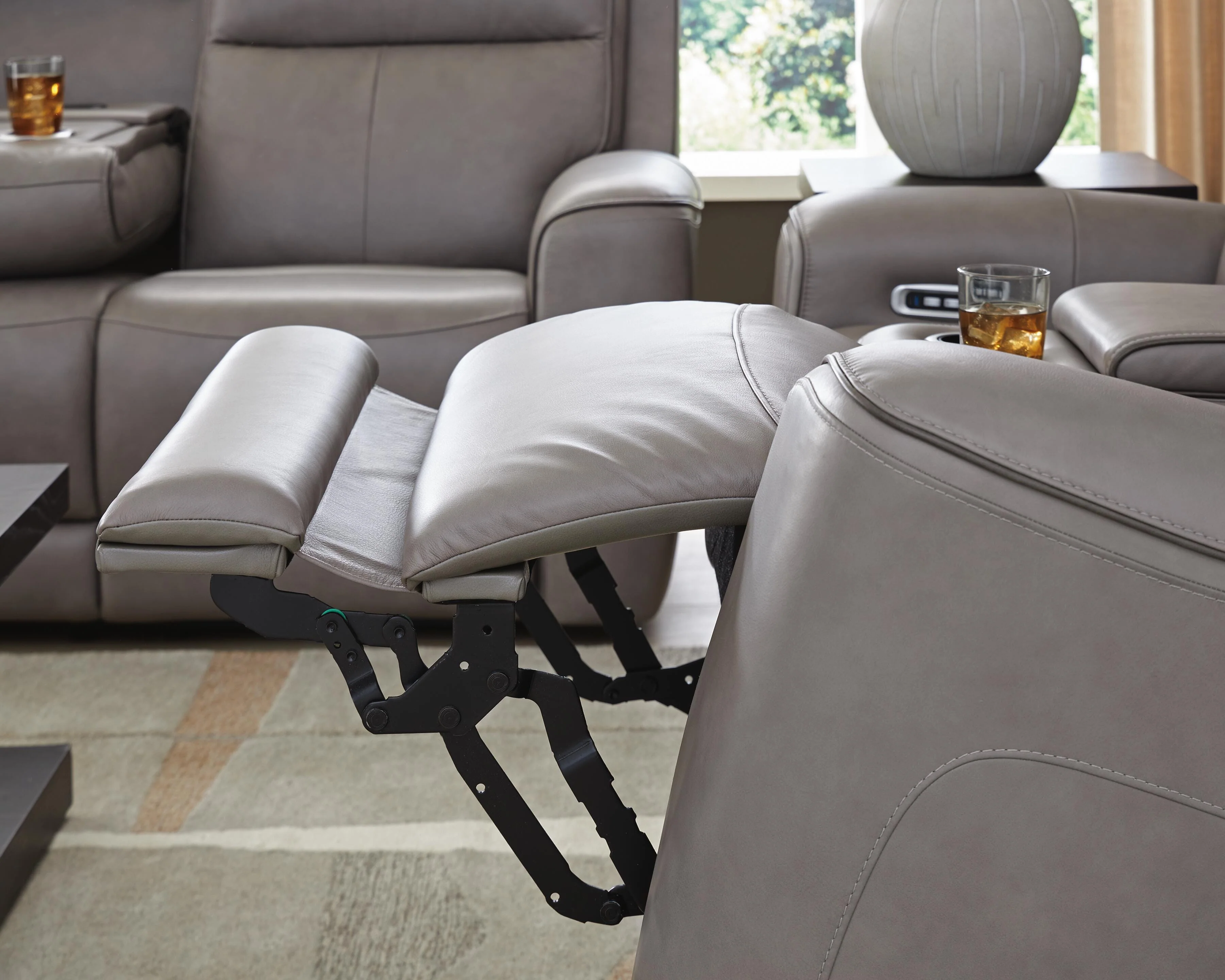 5Z-Comfort Power Reclining Loveseat with Console - Image 7