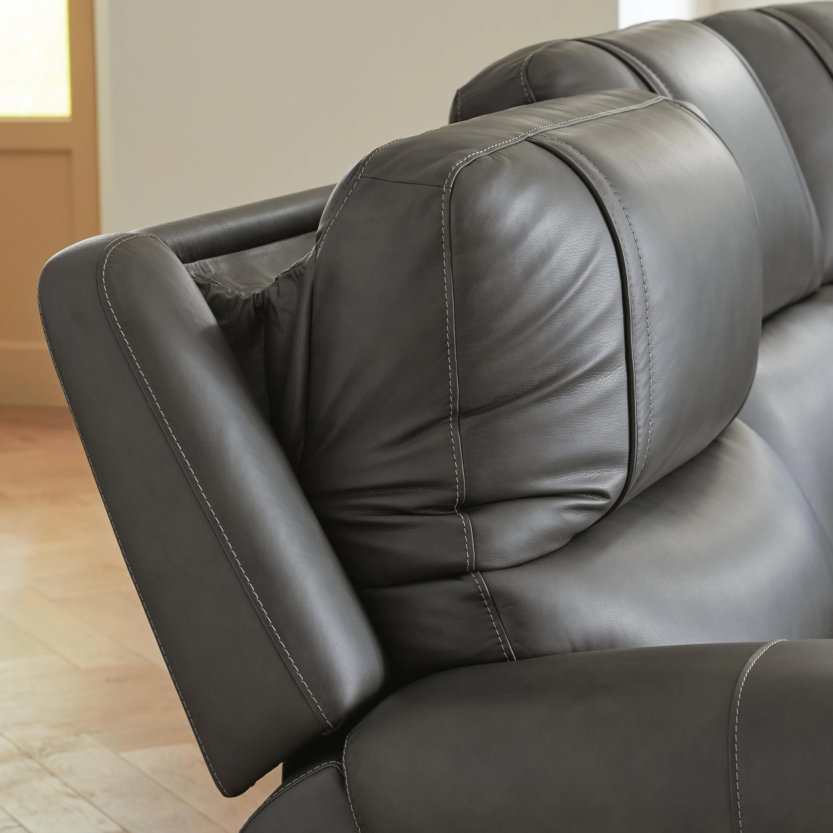 5Z - Pittson Power Reclining Sectional - Image 3