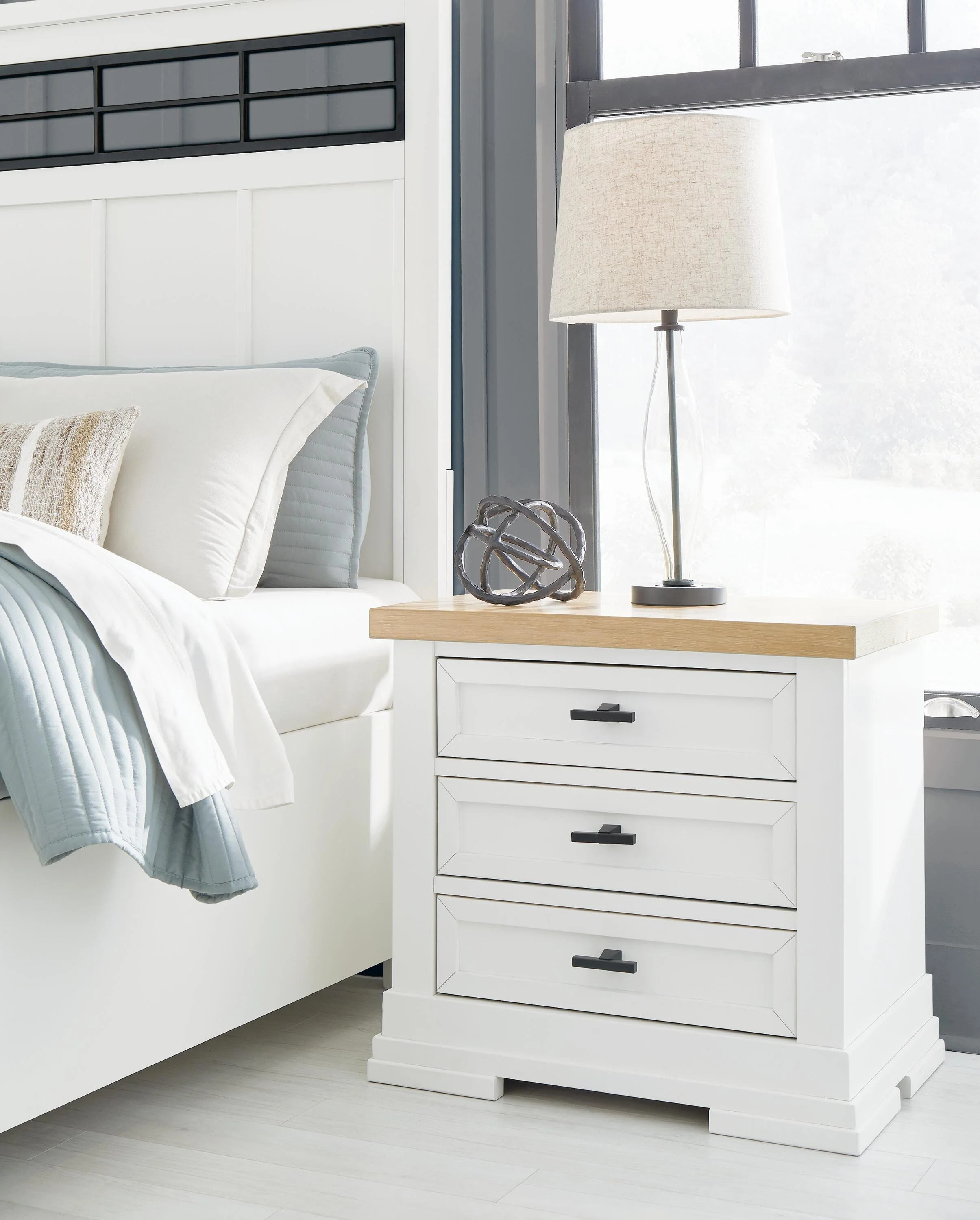 Ashbryn Nightstand - Image 2