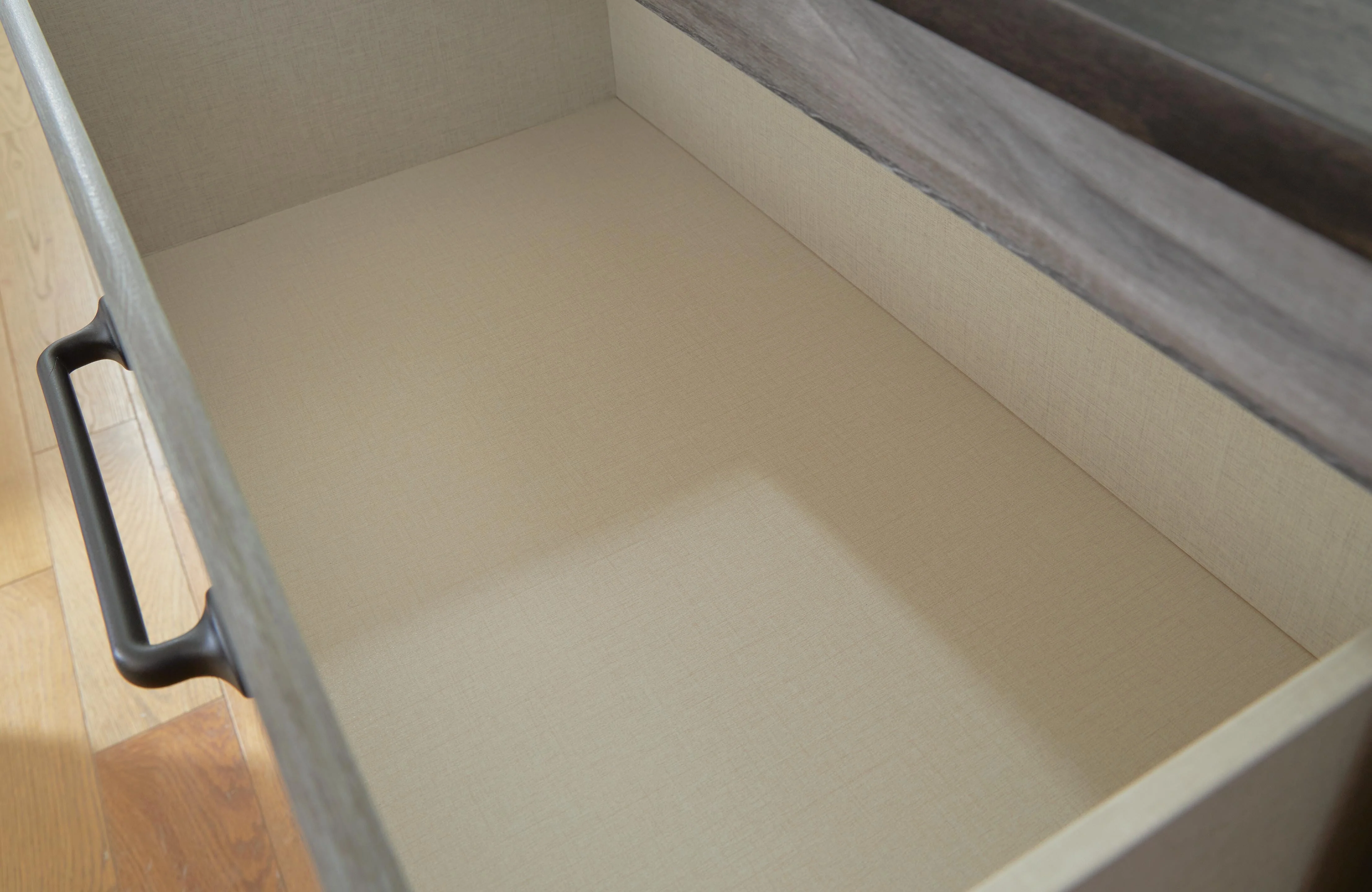 Bronyan Dresser - Image 7