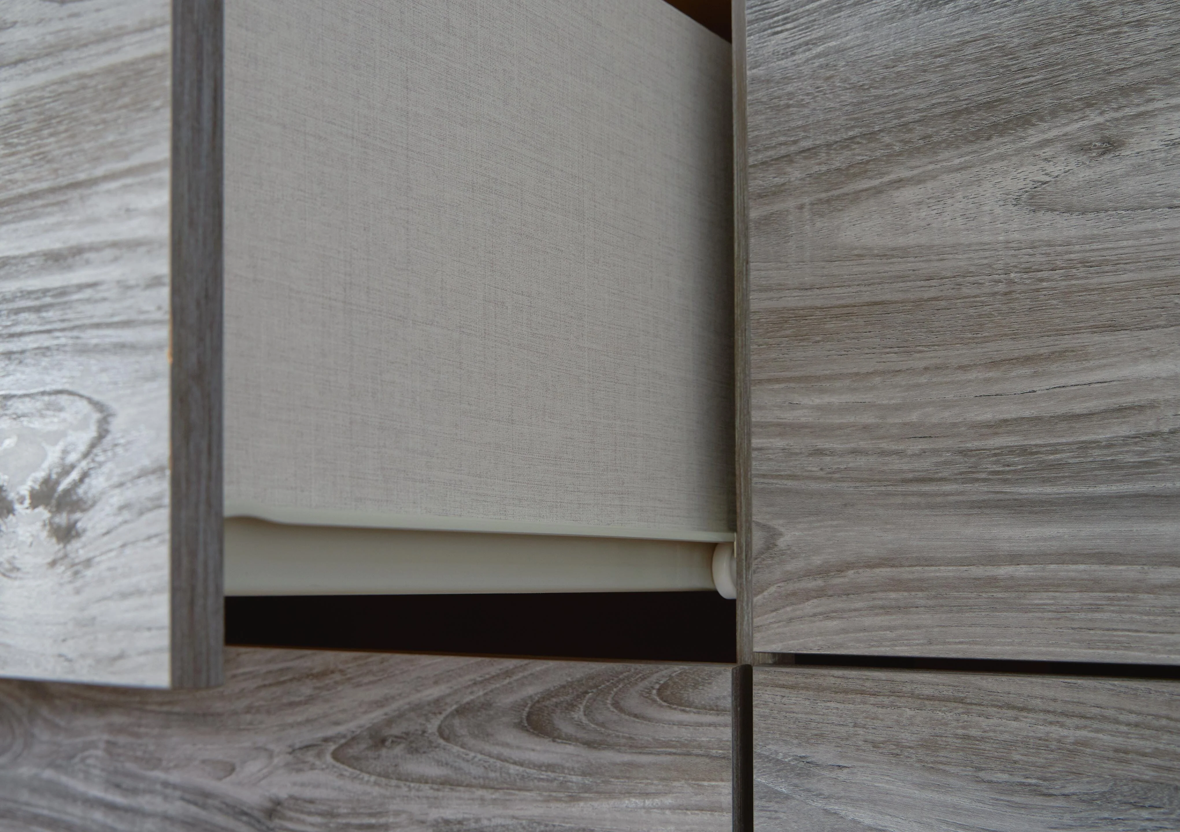 Bronyan Dresser - Image 8