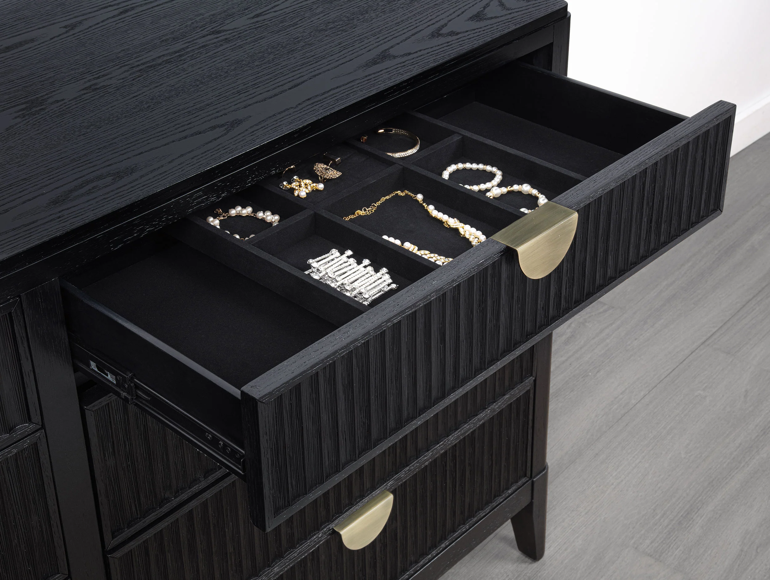 Brookmead Dresser - Image 10