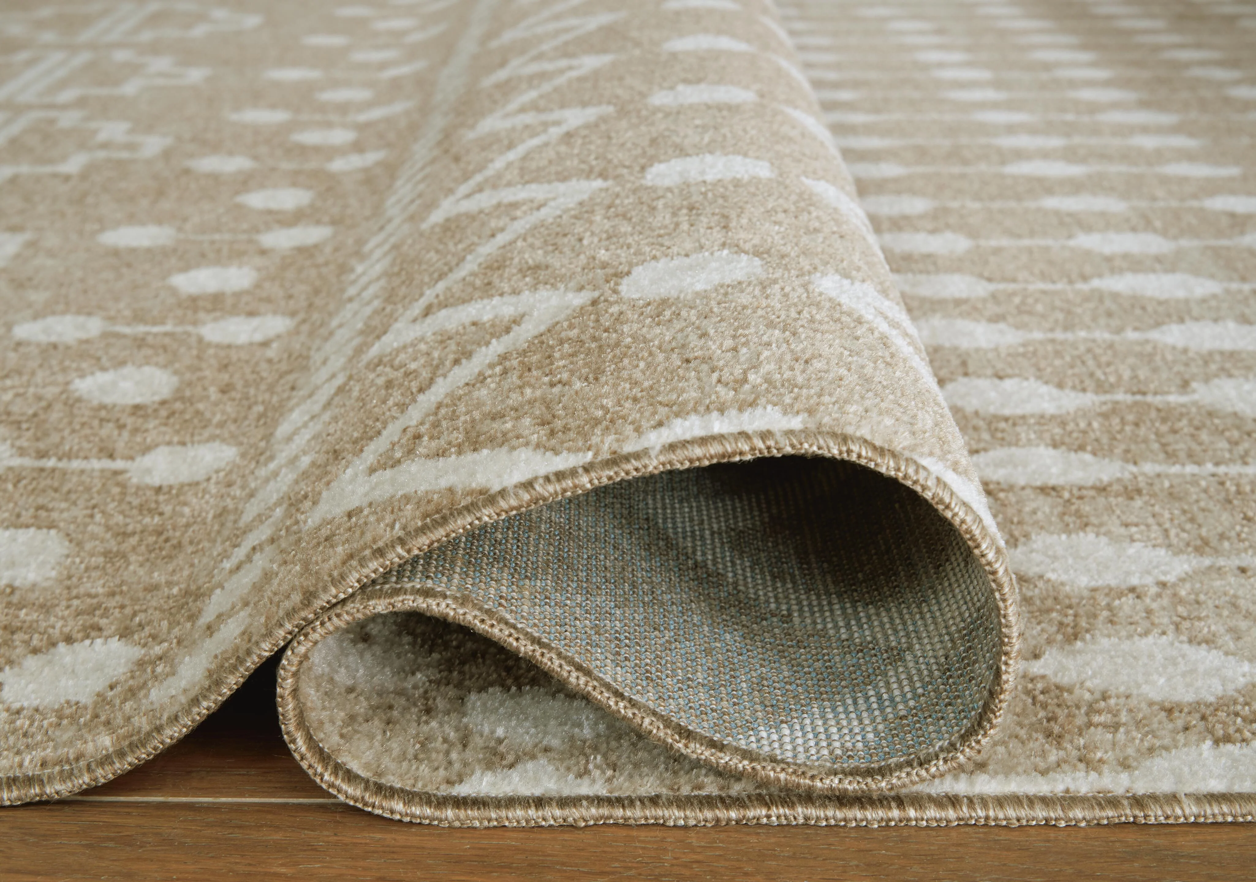 Bunchly 4'11" x 7'2" Washable Rug - Image 4
