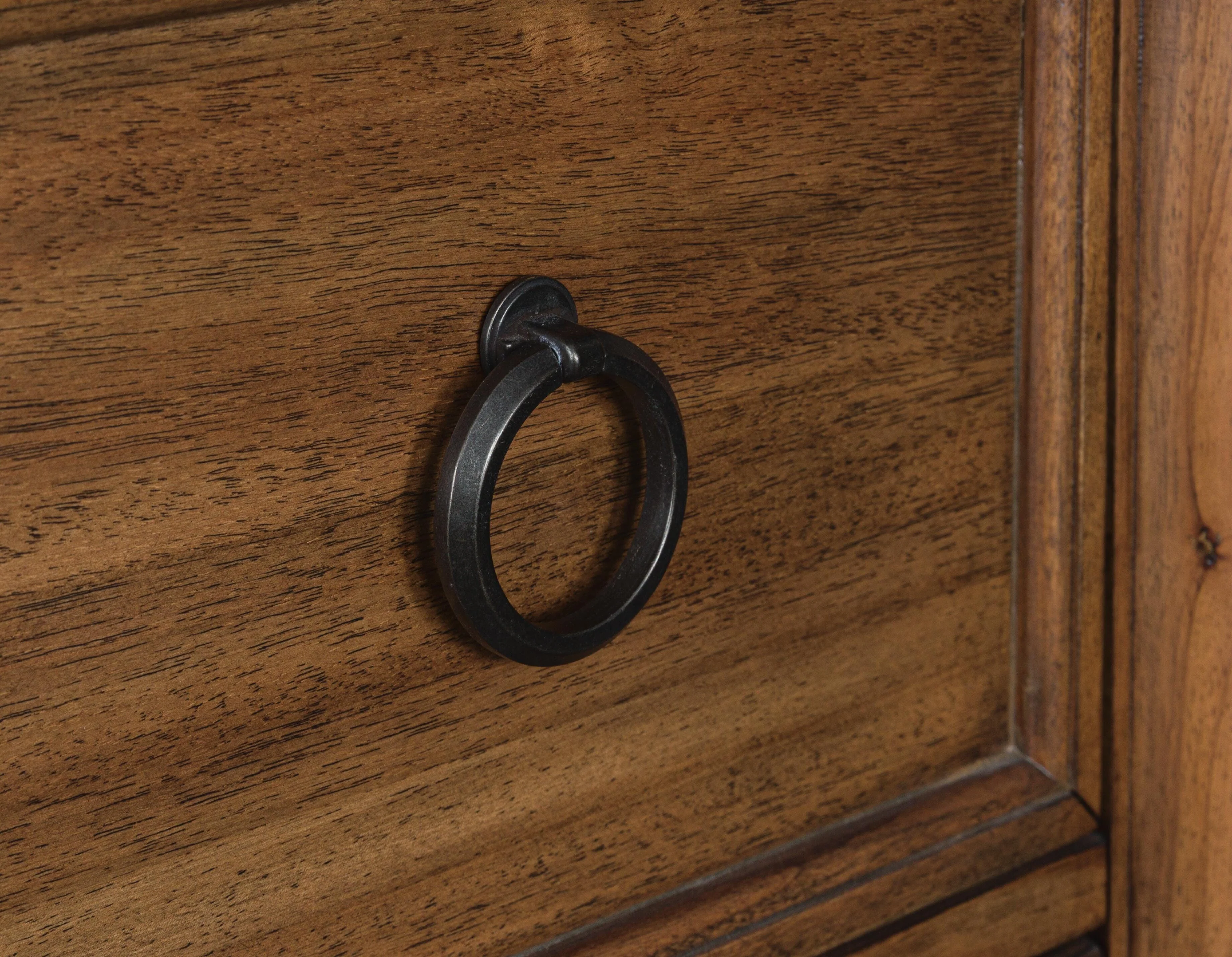 Chadworth Dresser and Mirror - Image 5