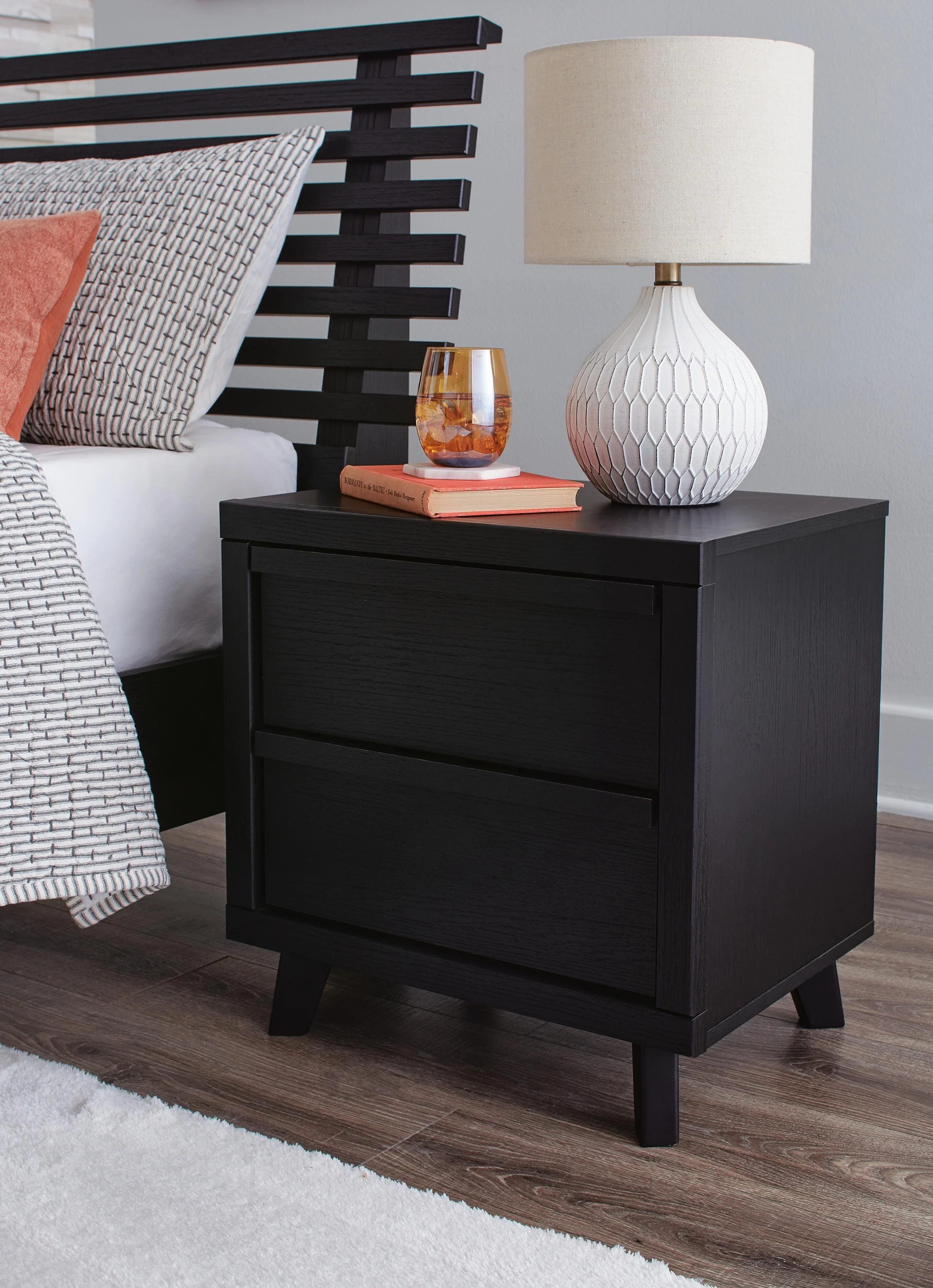 Danziar Nightstand - Image 2