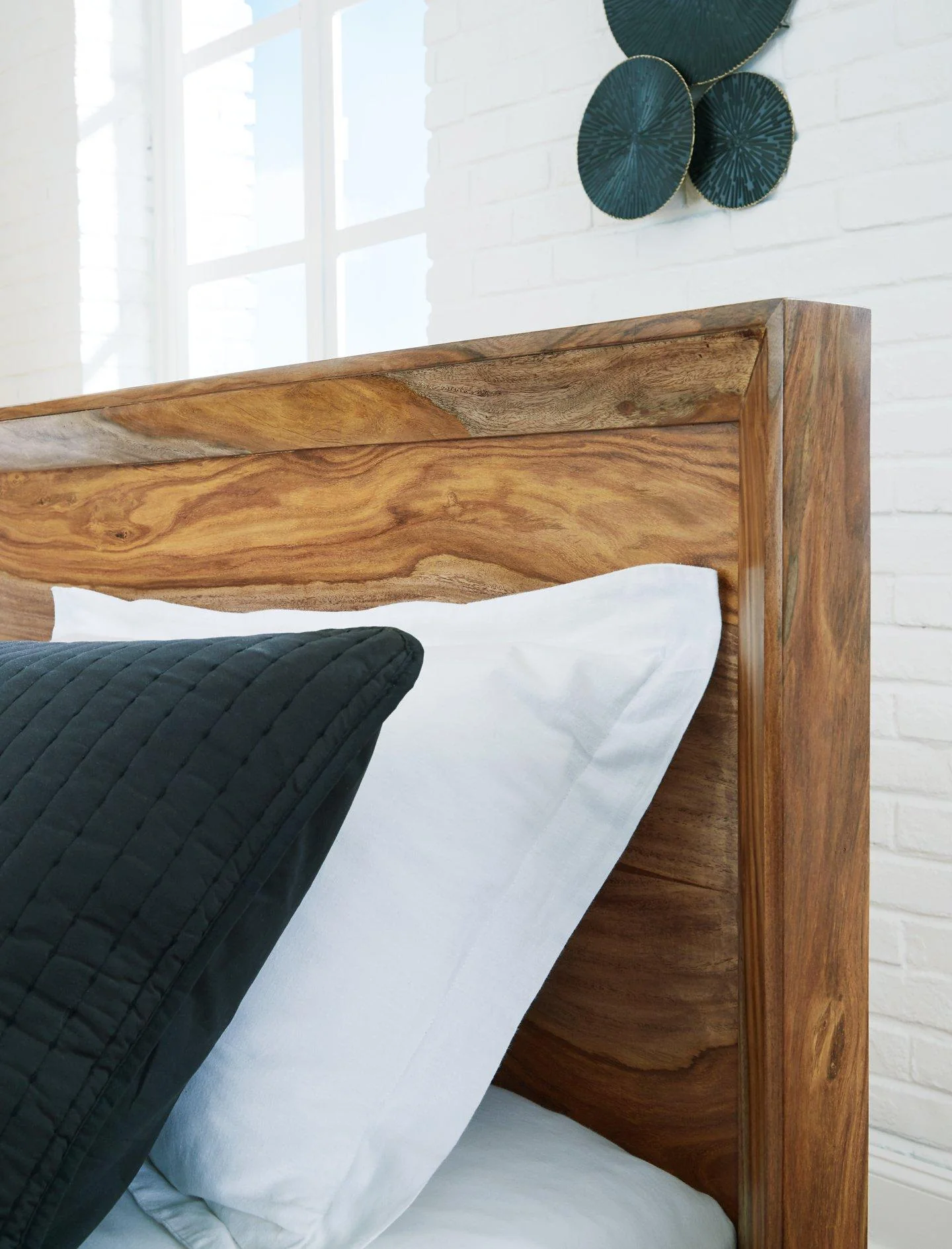 Dressonni Bed - Image 23