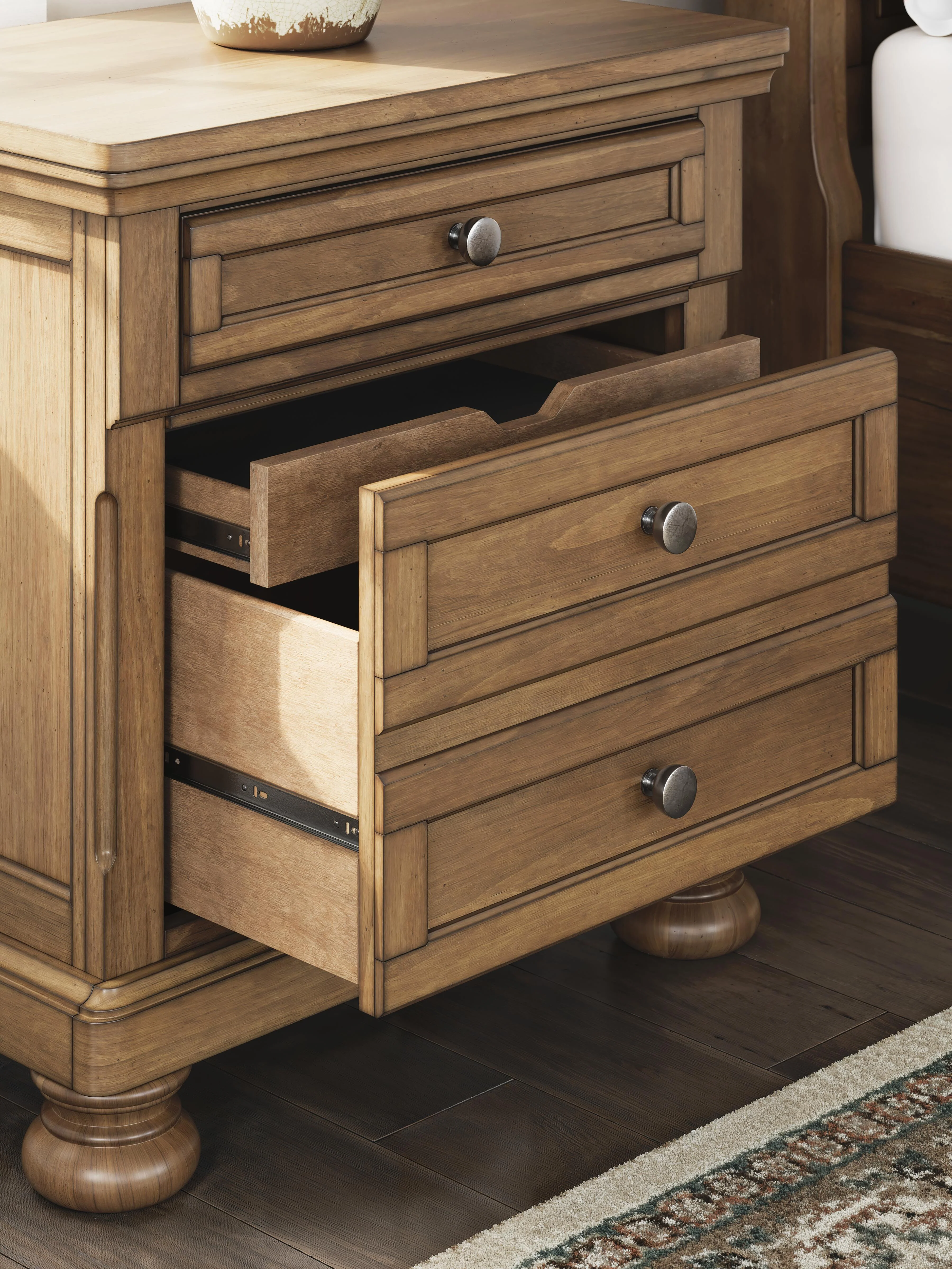 Feddinger Bedroom Set - Image 61