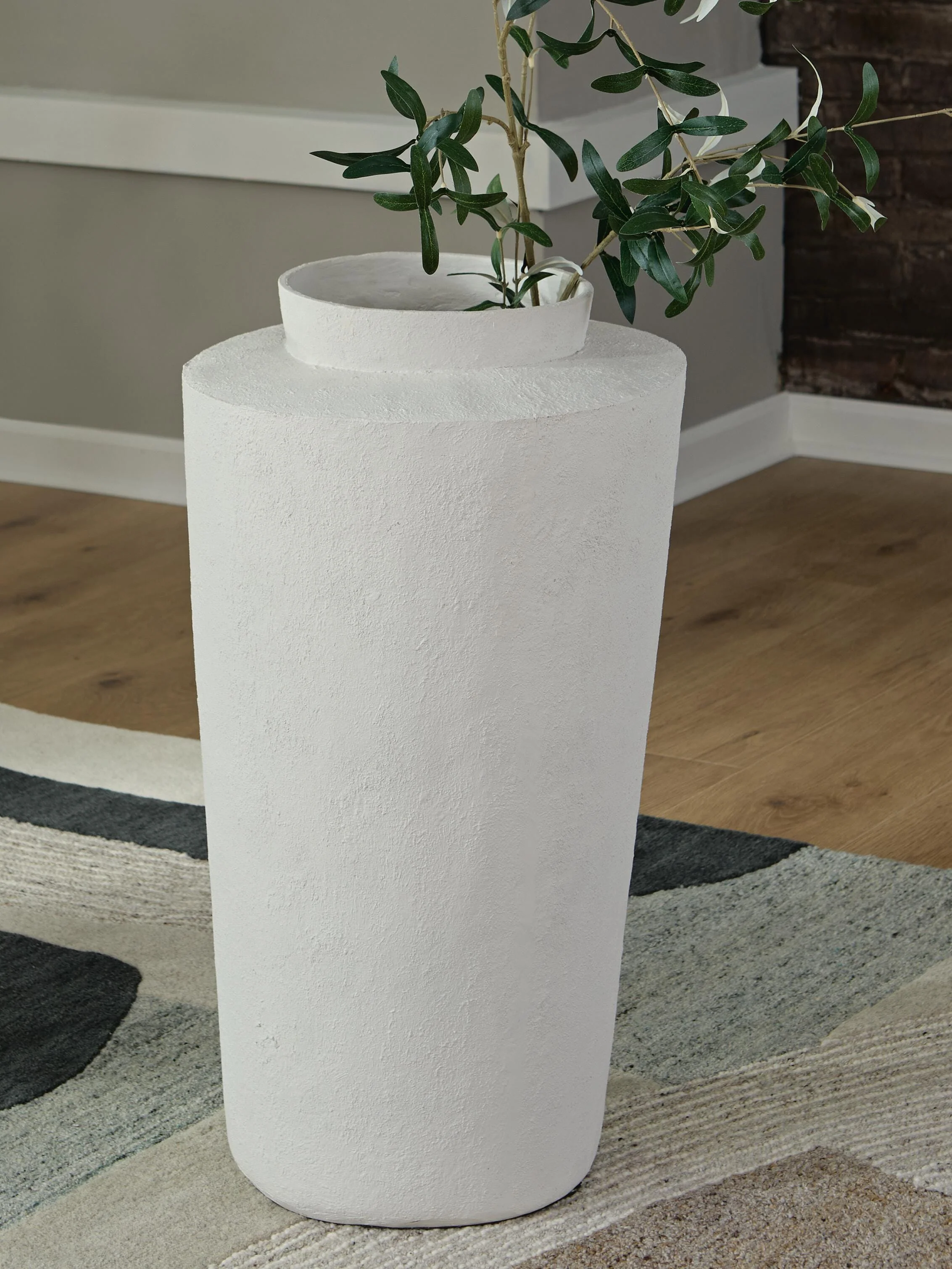 Flurinworth Vase - Image 2