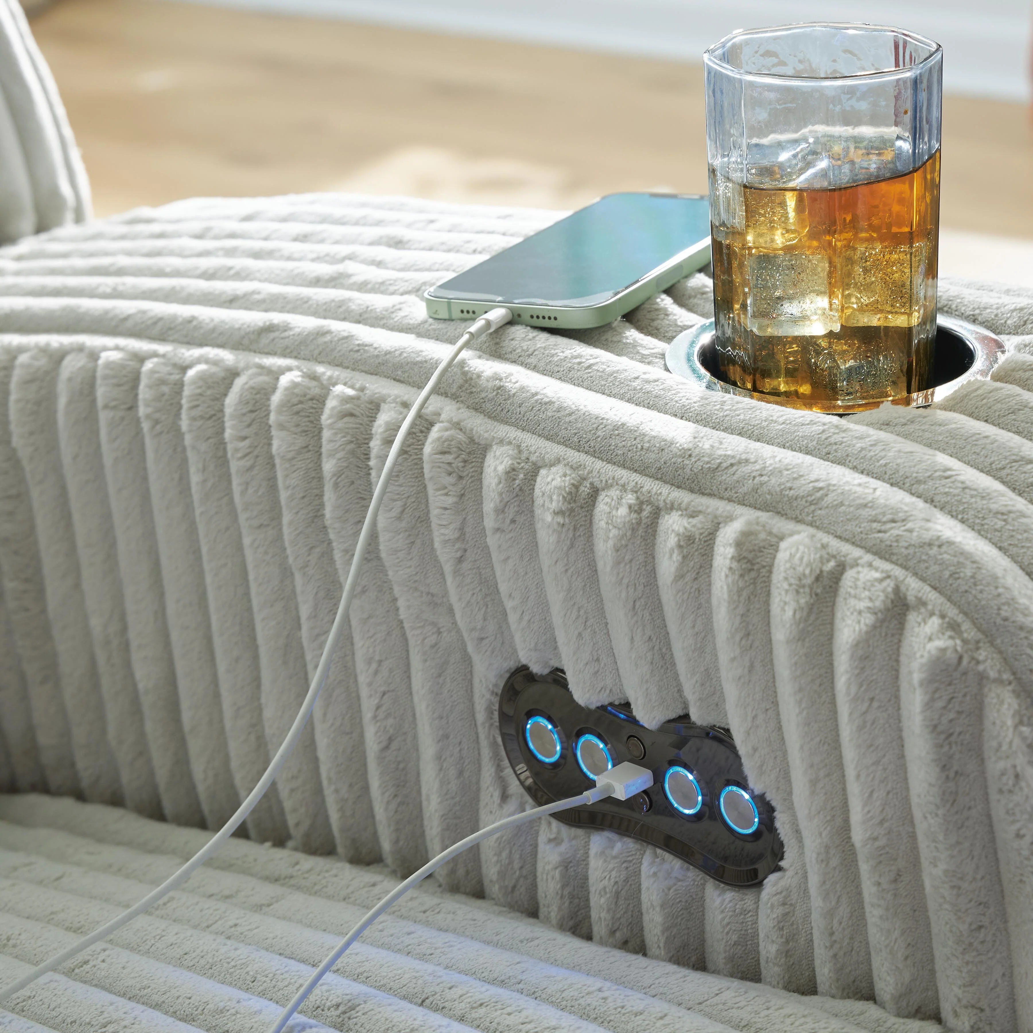 Forest Lake Power Reclining Loveseat with Console - Image 14