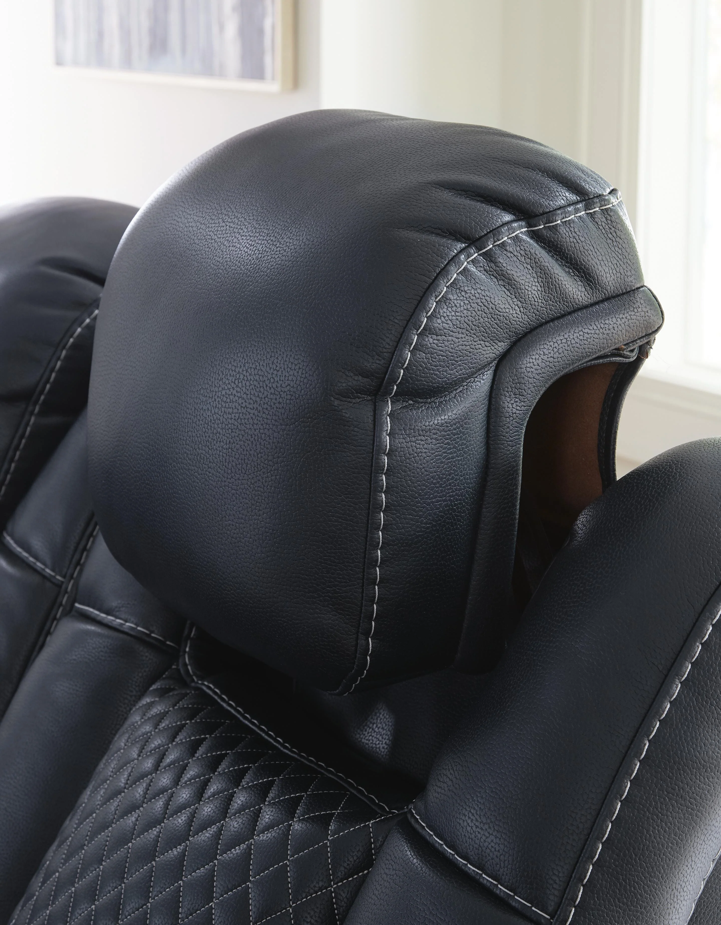 Fyne-Dyme Power Recliner - Image 19