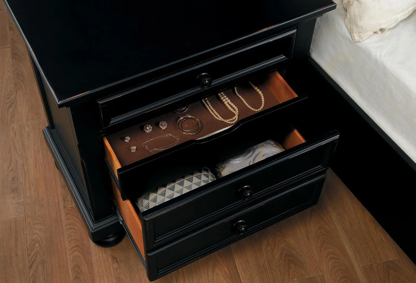 Laurelin 3 Drawer Nightstand in Black 1714BK-4 - Image 2