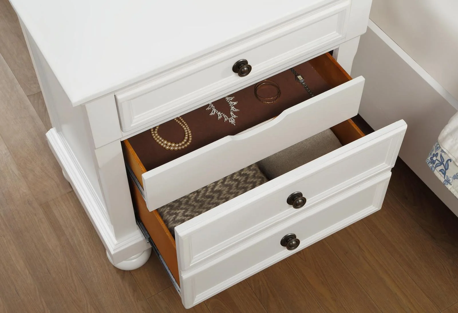 Laurelin 3 Drawer Nightstand in White 1714W-4 - Image 2