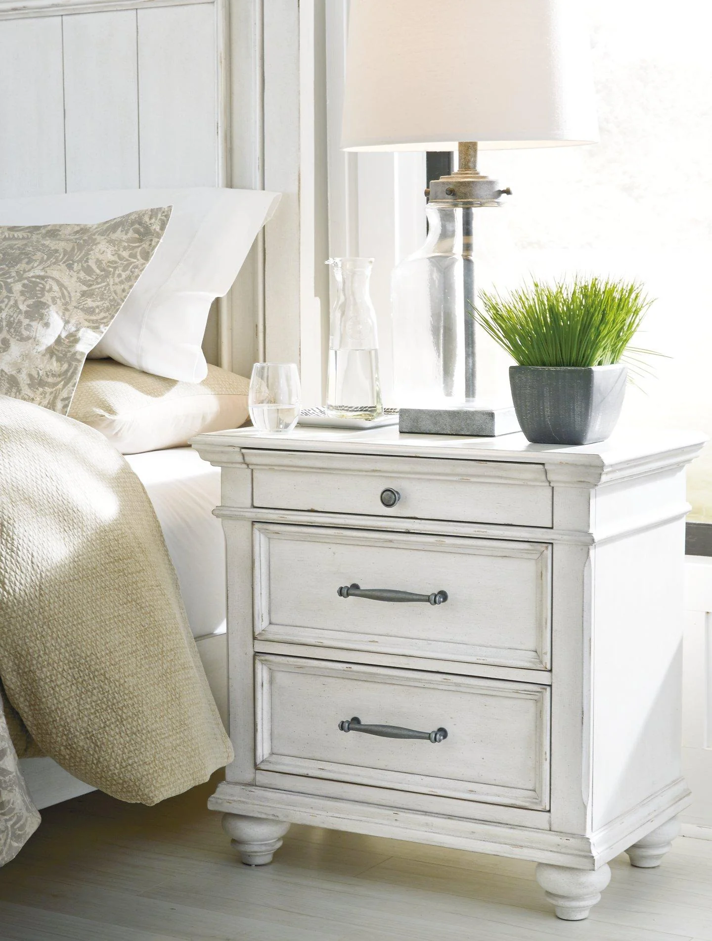 Kanwyn Nightstand - Image 2
