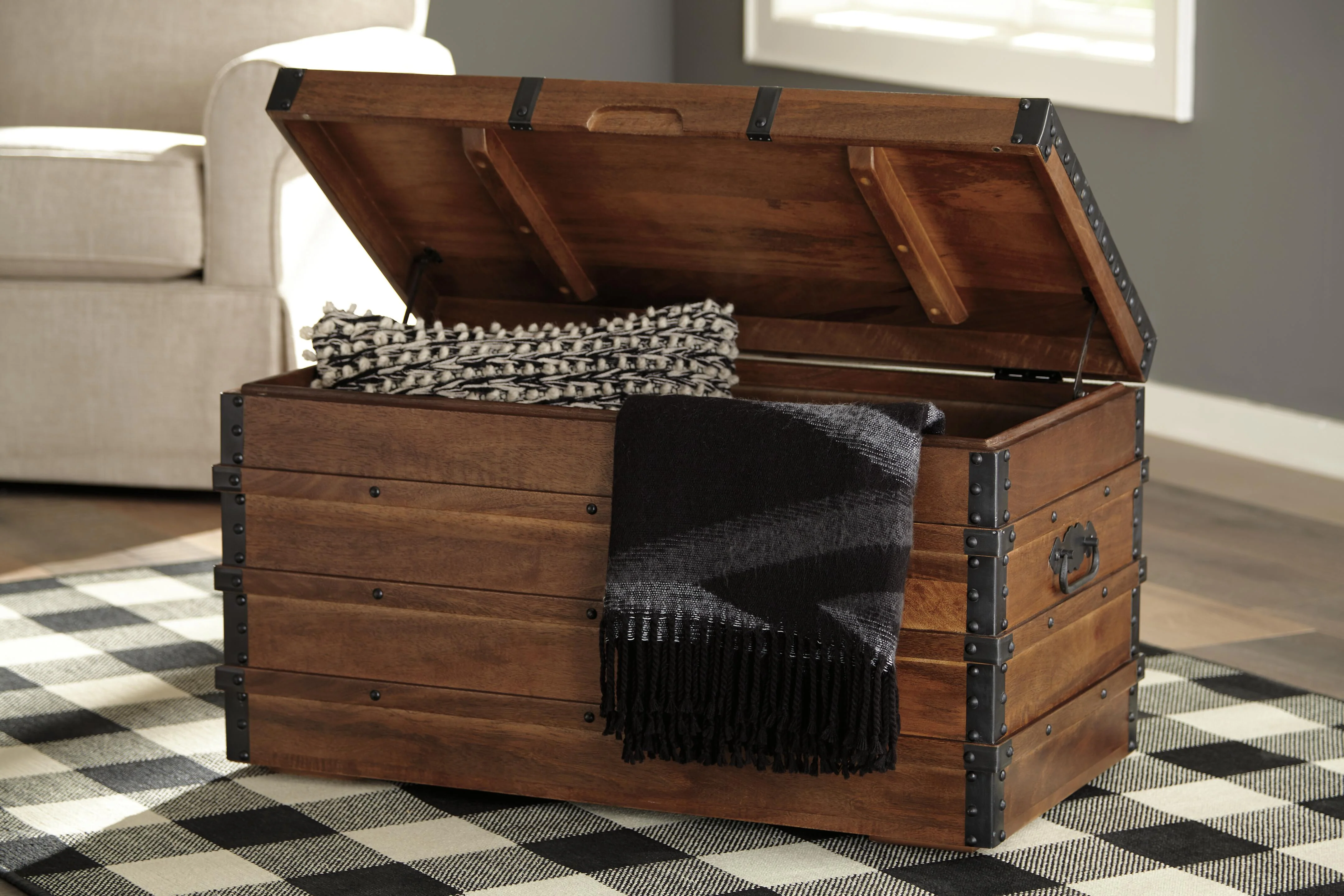 Kettleby Storage Trunk - Image 9