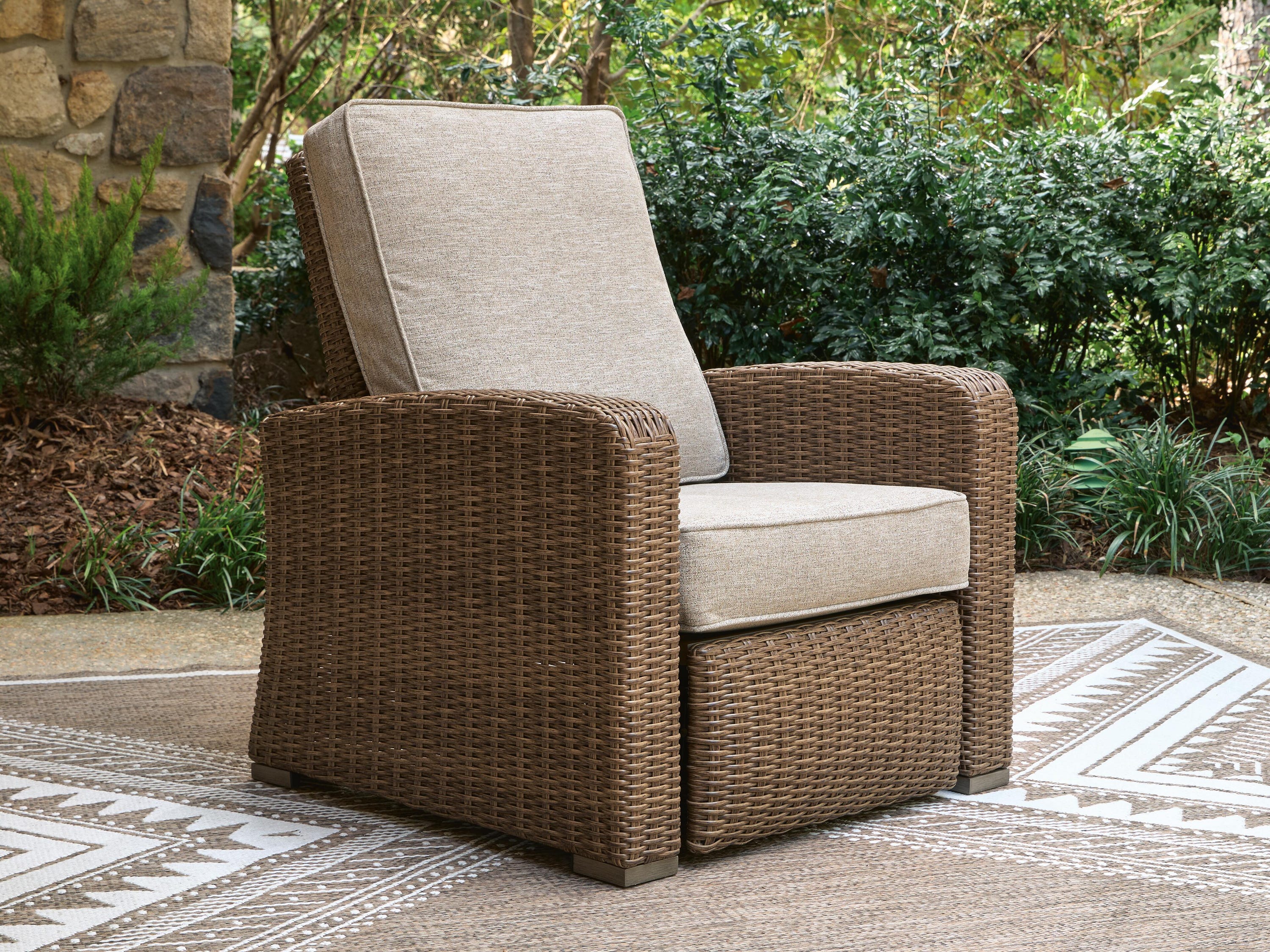 Laguna Heights Outdoor Recliner - Image 2