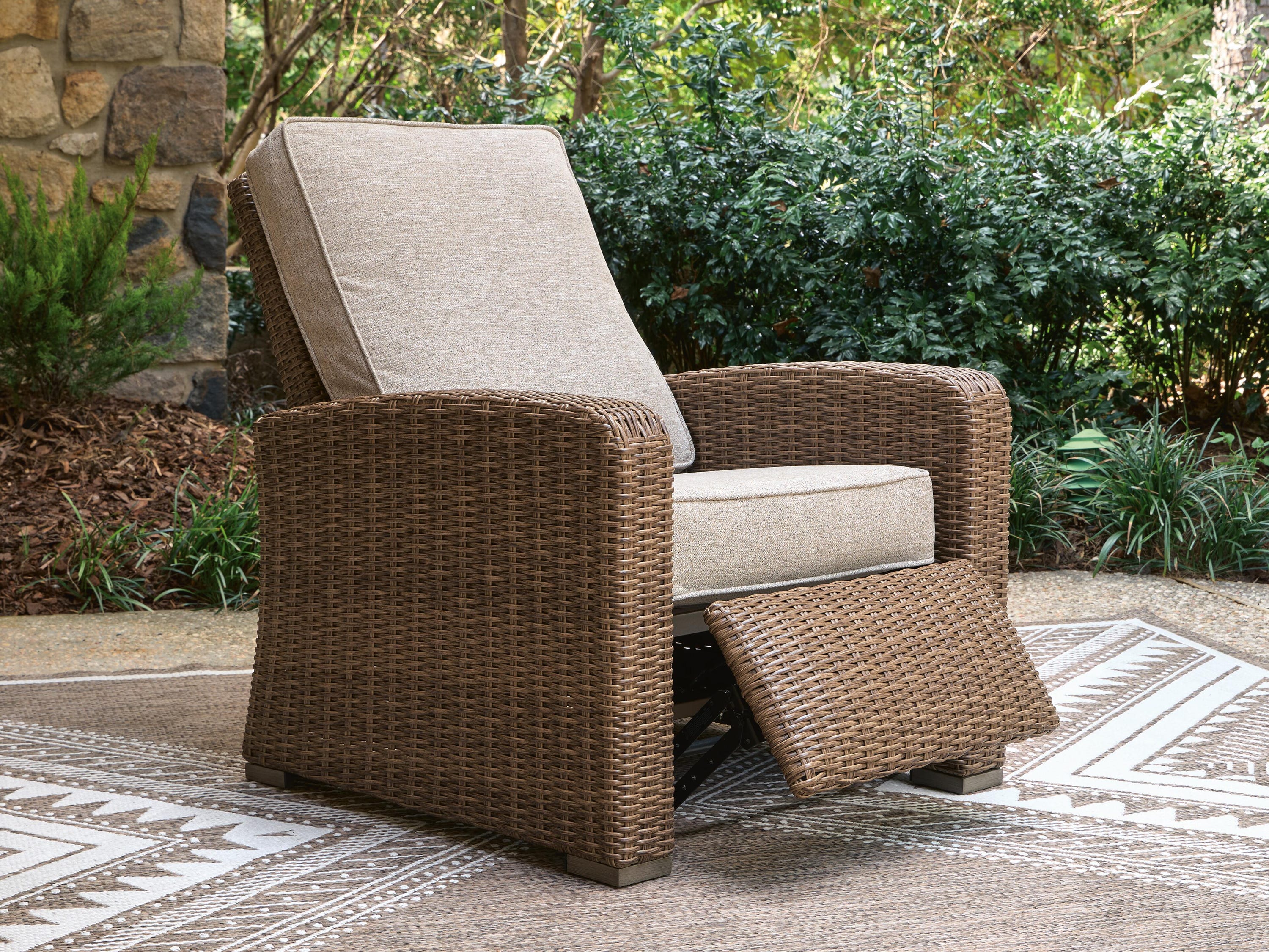 Laguna Heights Outdoor Recliner - Image 6