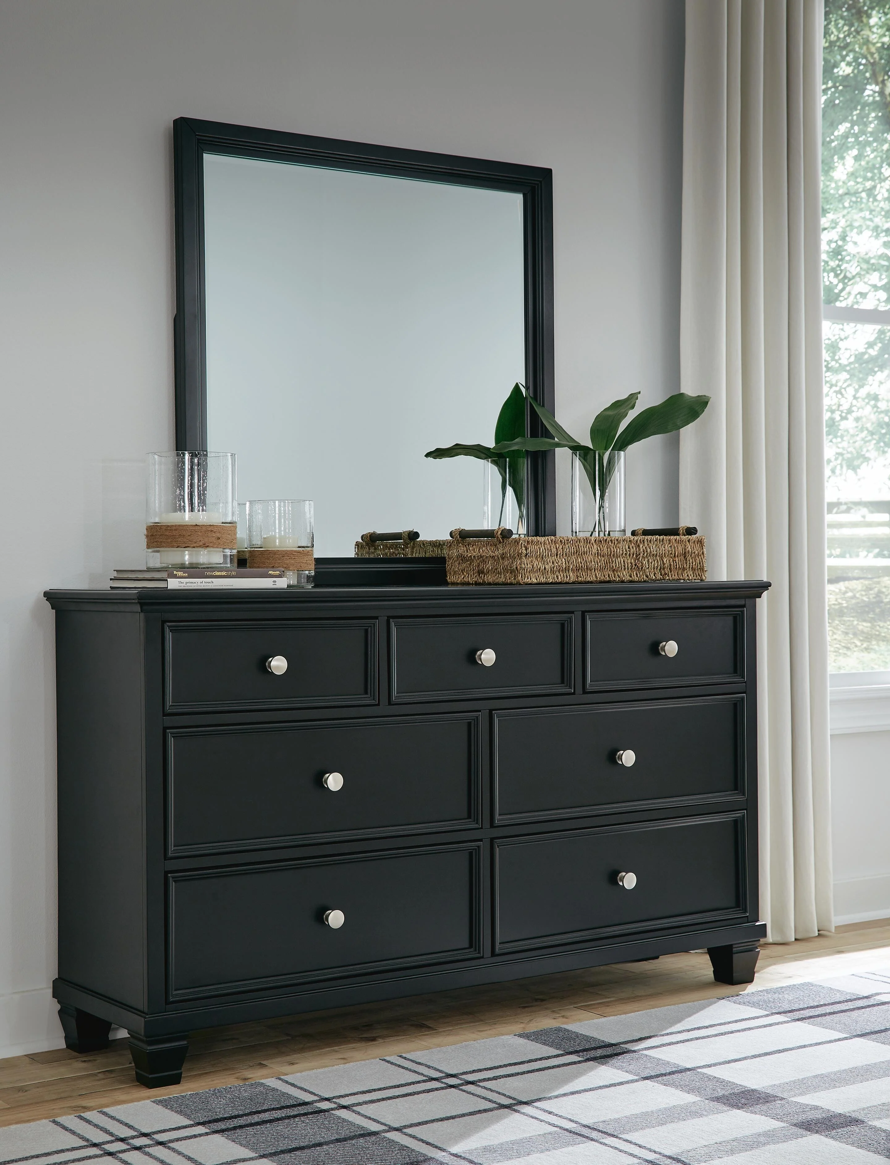 Lanolee Bedroom Set - Image 15