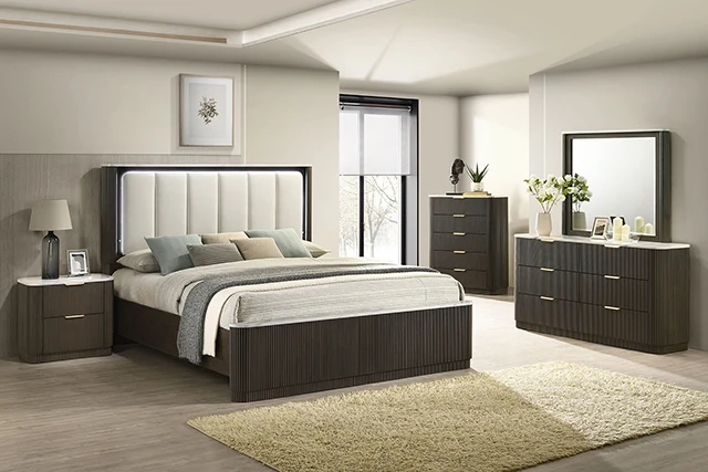 Lantrisant 5 Pc Queen Bedroom Set w/ Chest - Image 2