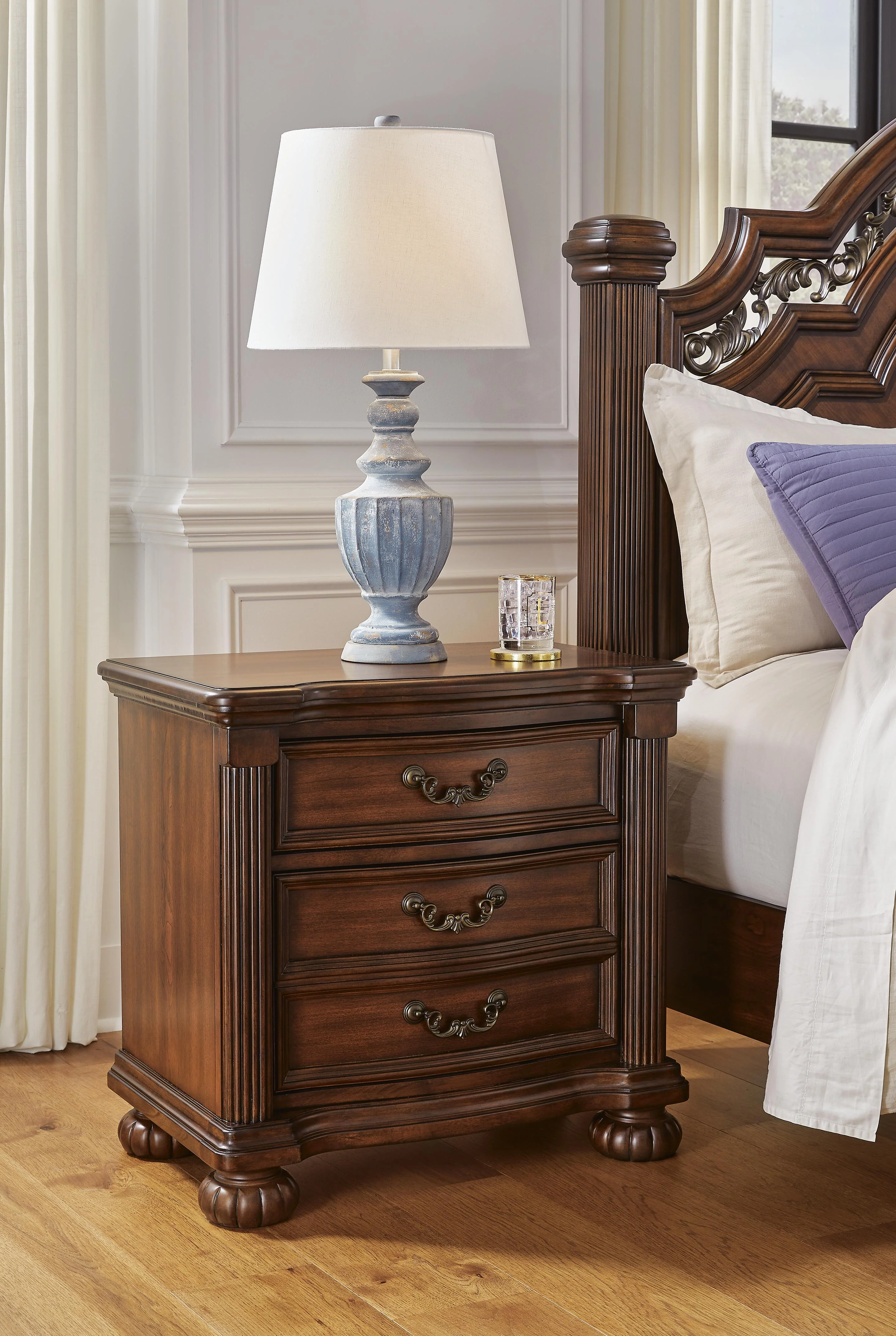 Lavinton Bedroom Set - Image 18
