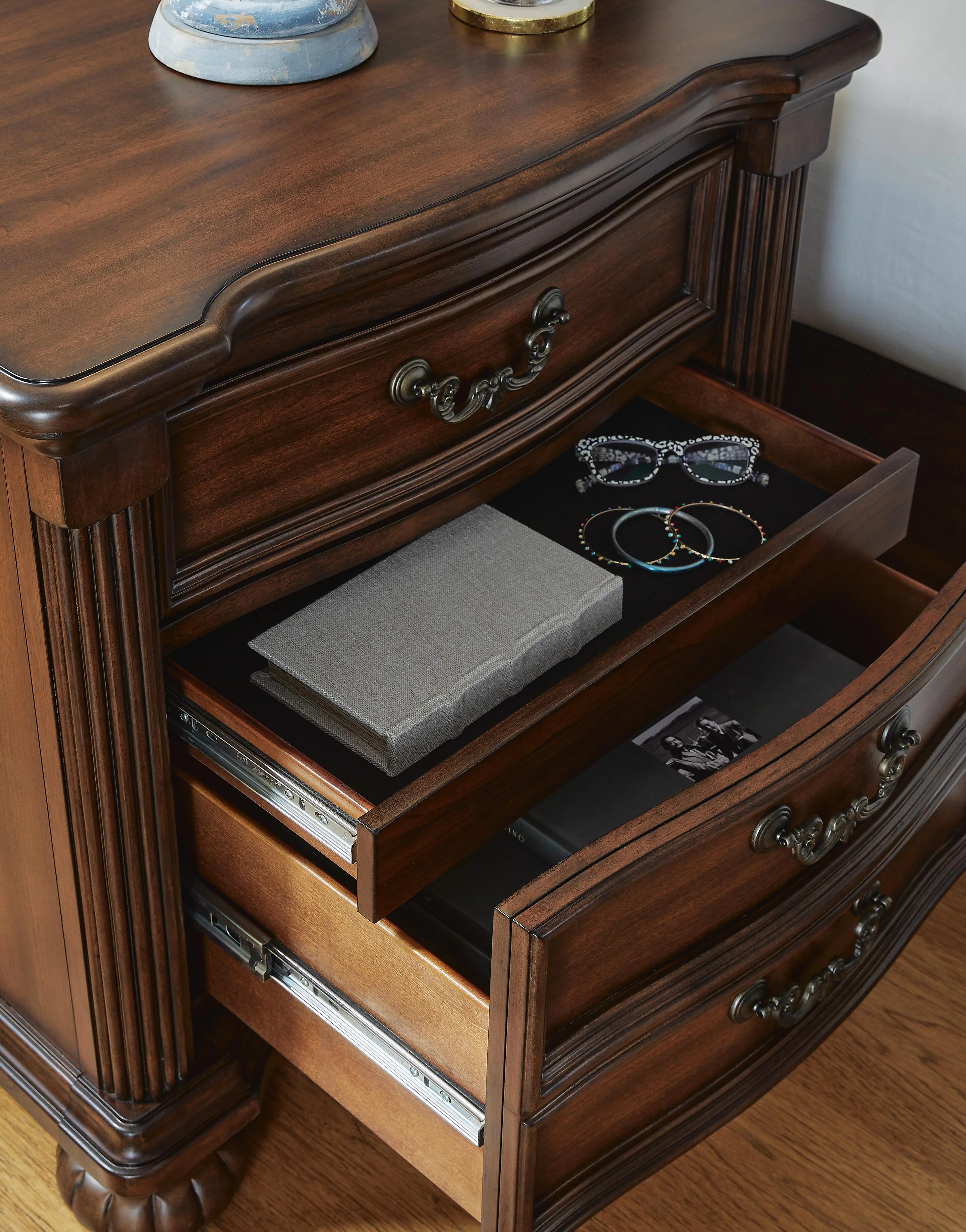Lavinton Bedroom Set - Image 19