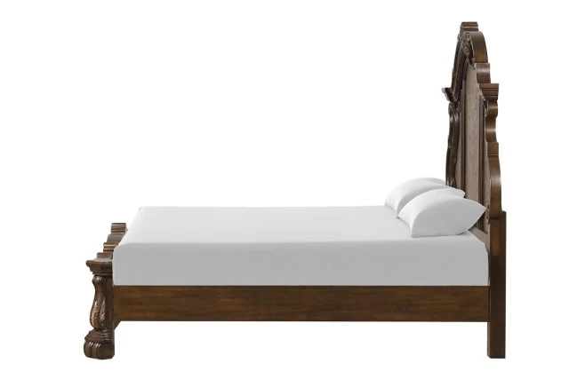 Leovanni E.King & Queen Bed - Image 5