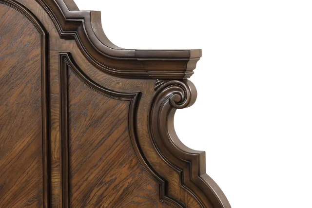Leovanni E.King & Queen Bed - Image 7