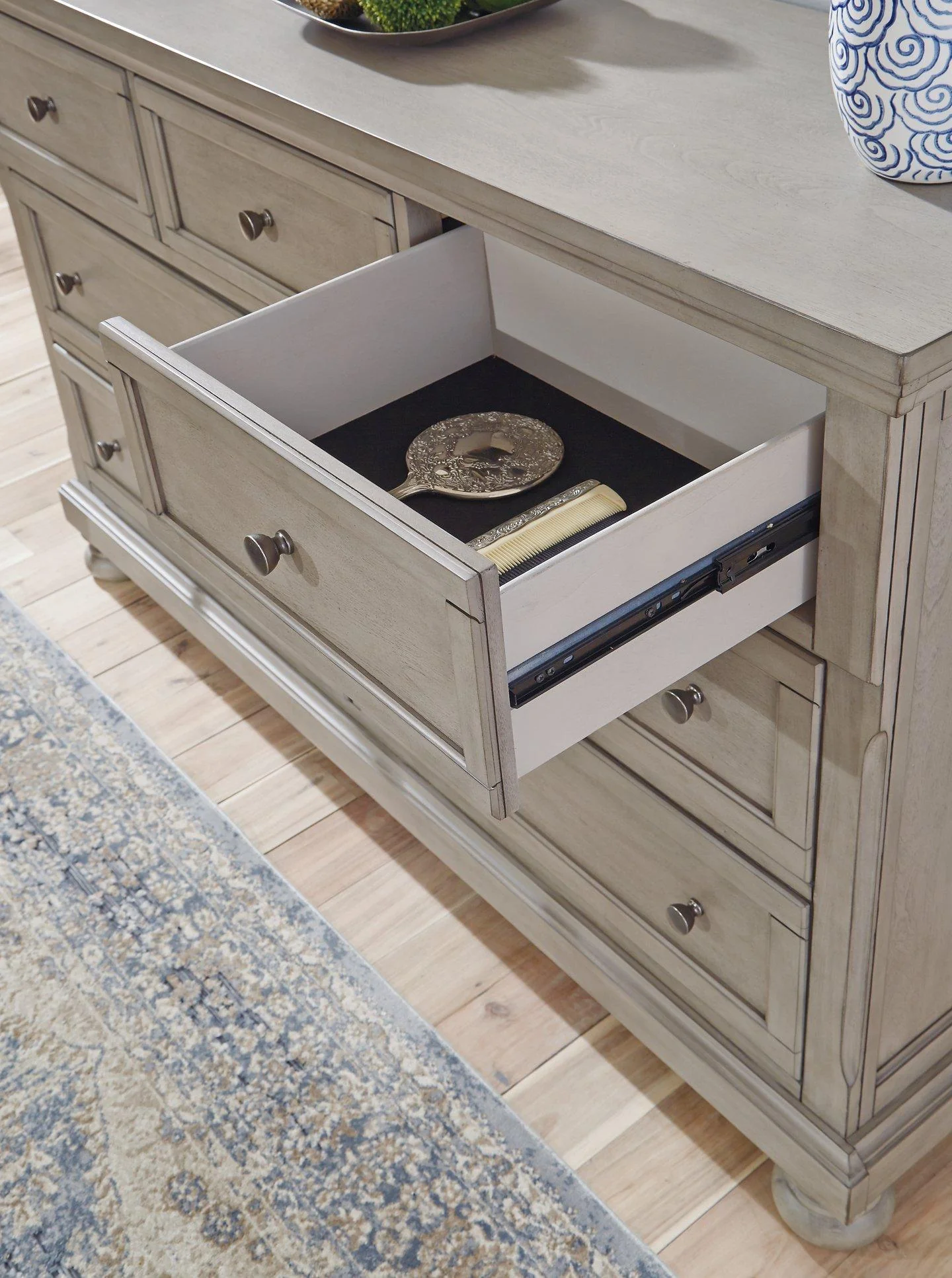 Lettner Dresser - Image 6