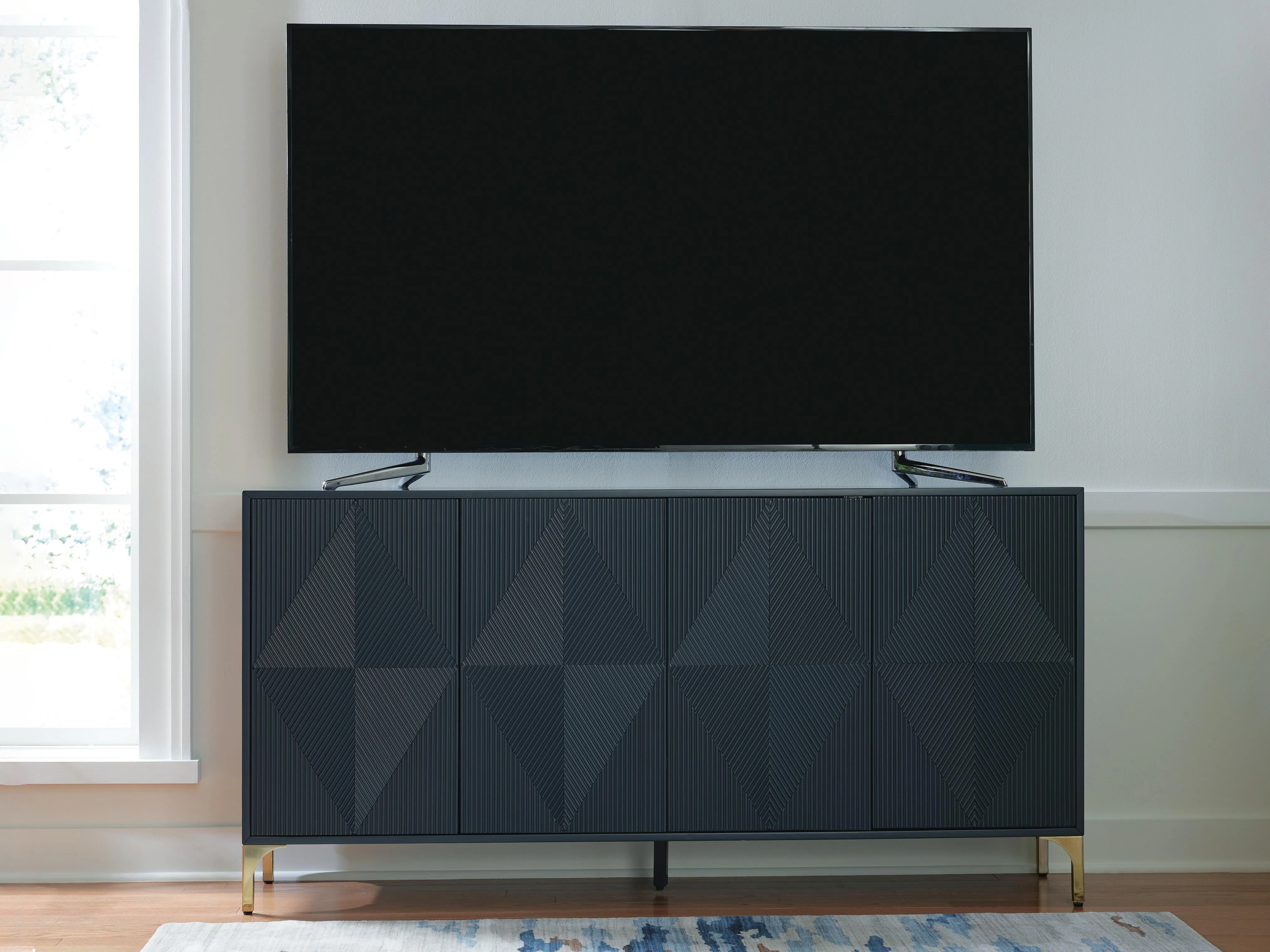 Loirwick Accent Cabinet - Image 8