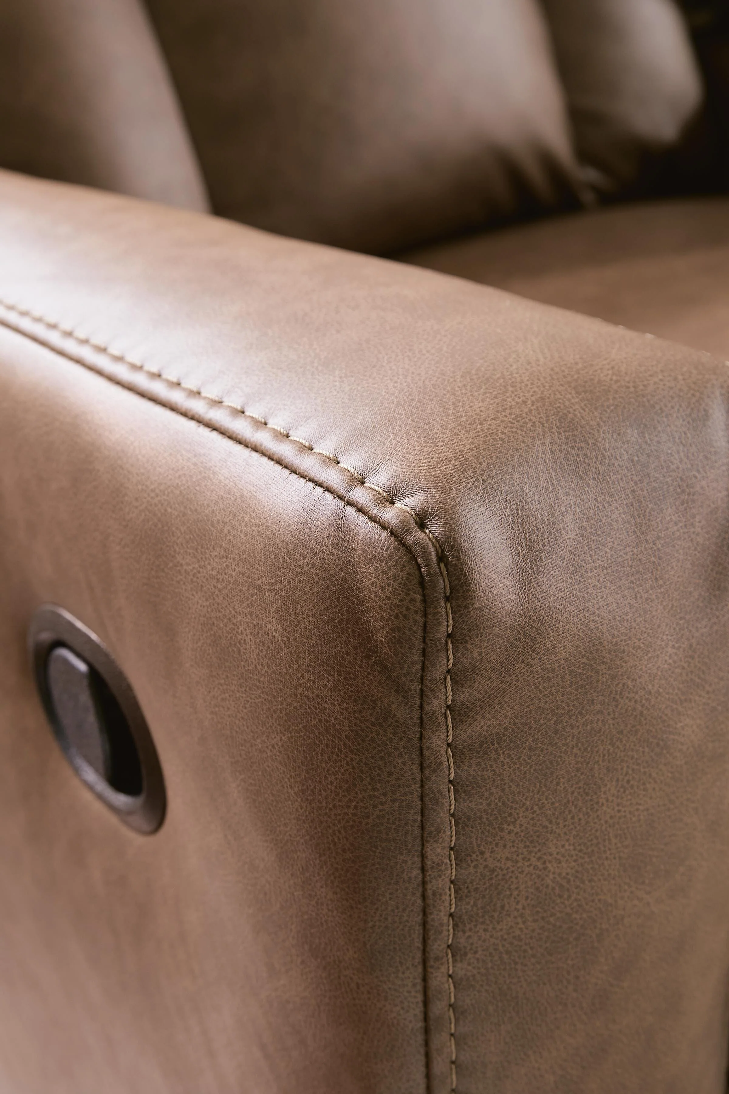 Mackmenville Reclining Loveseat with Console - Image 11