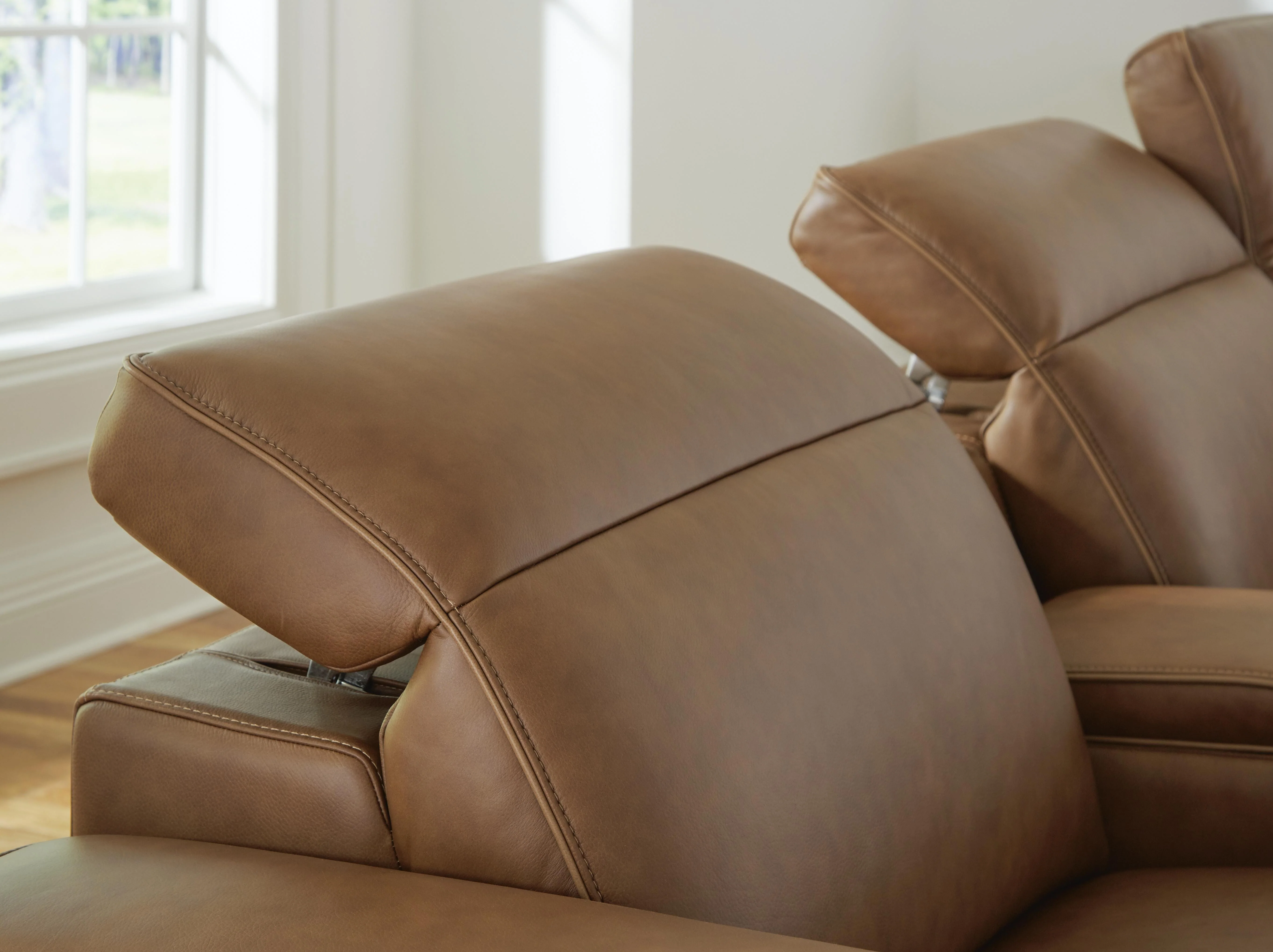 Magic Man 5-Piece Power Reclining Sectional - Image 36