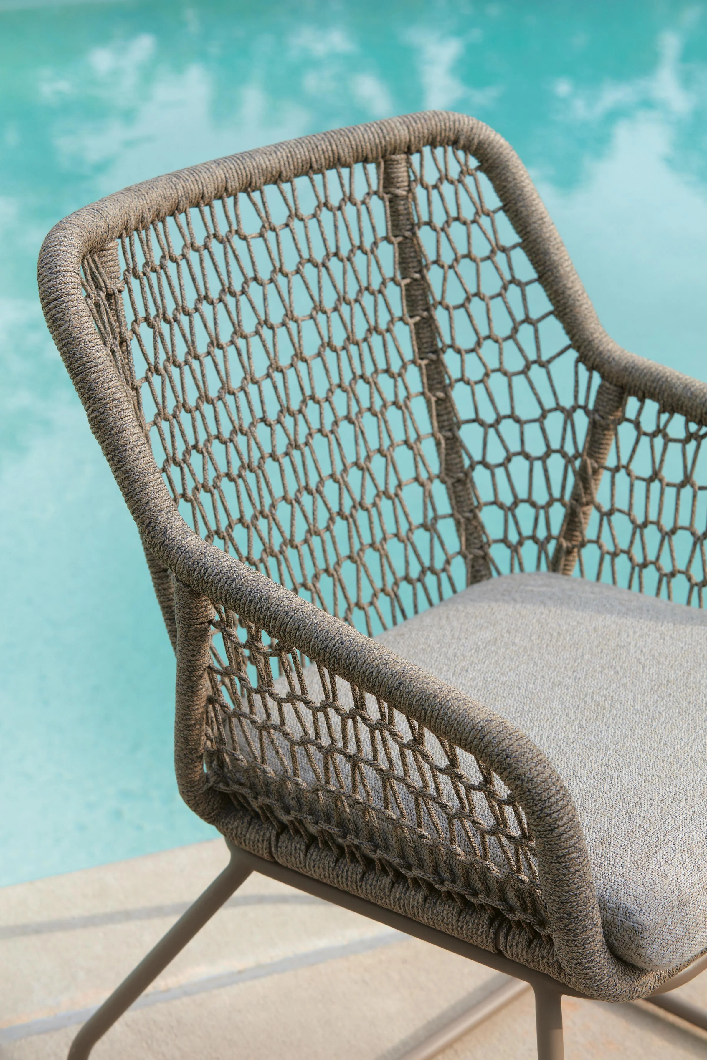 Majors Beach Outdoor Table and 2 Chairs - Image 11