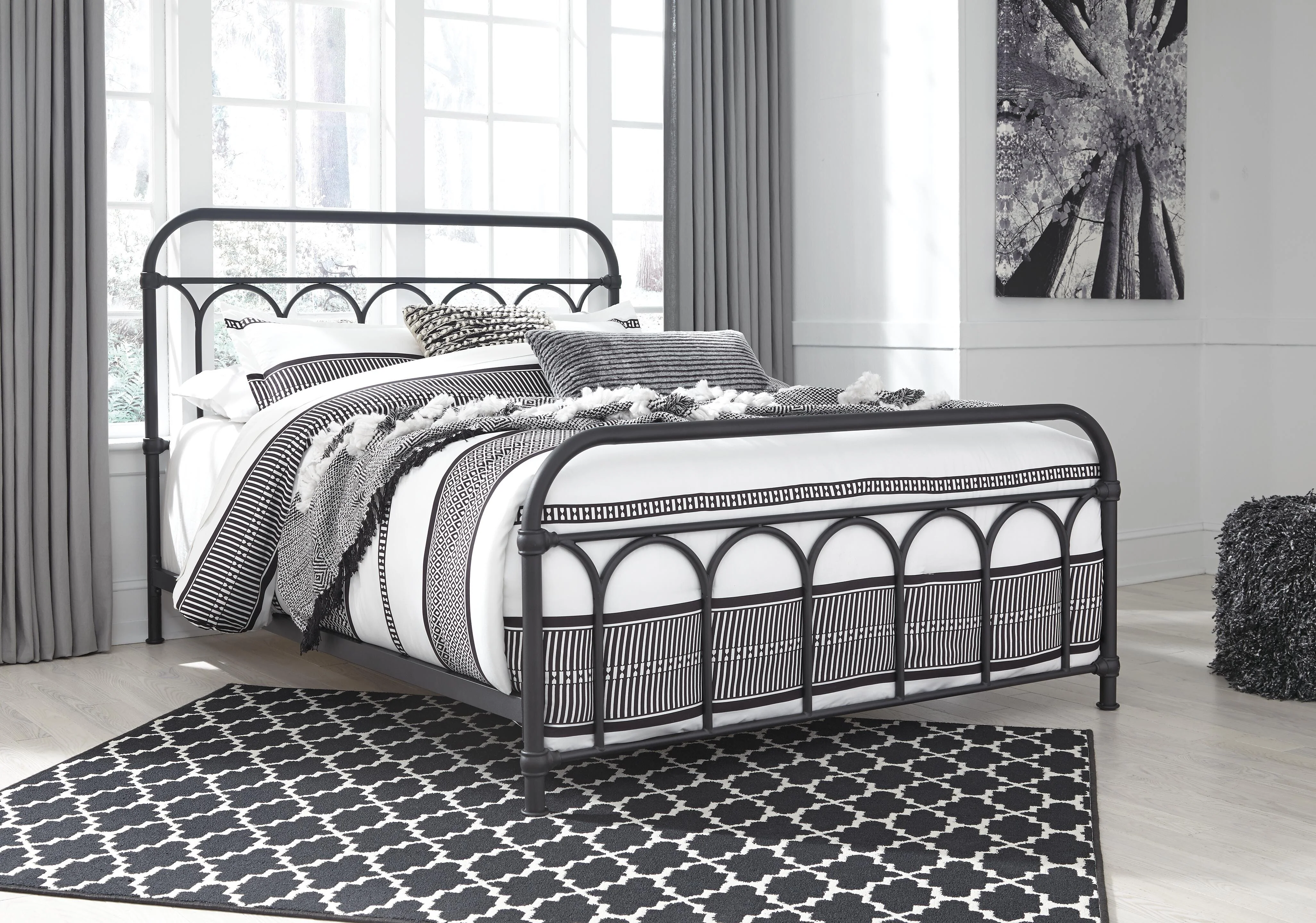 Nashburg Queen Bedroom Set - Image 5