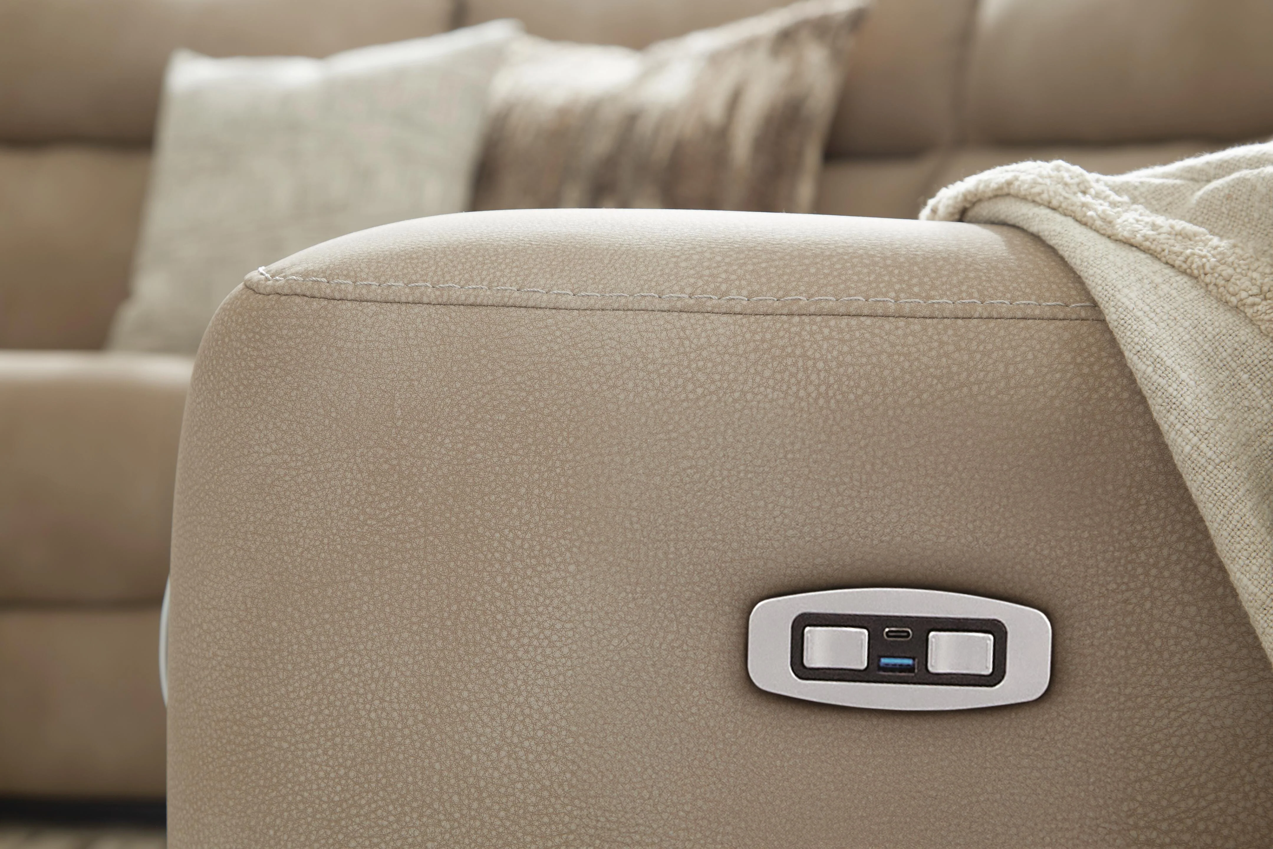 Next-Gen DuraPella Power Recliner - Image 80