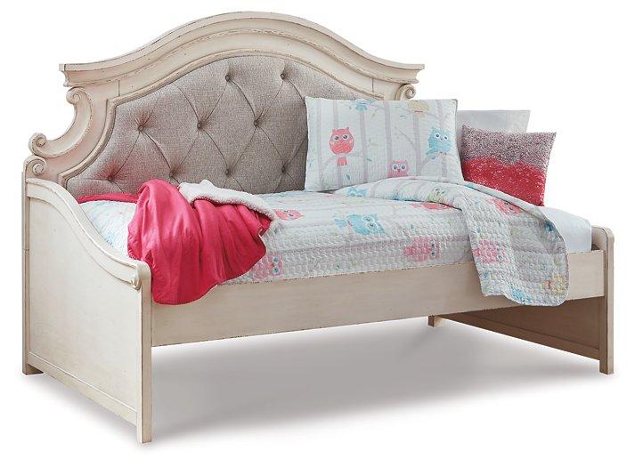 Realyn Bed - Image 23