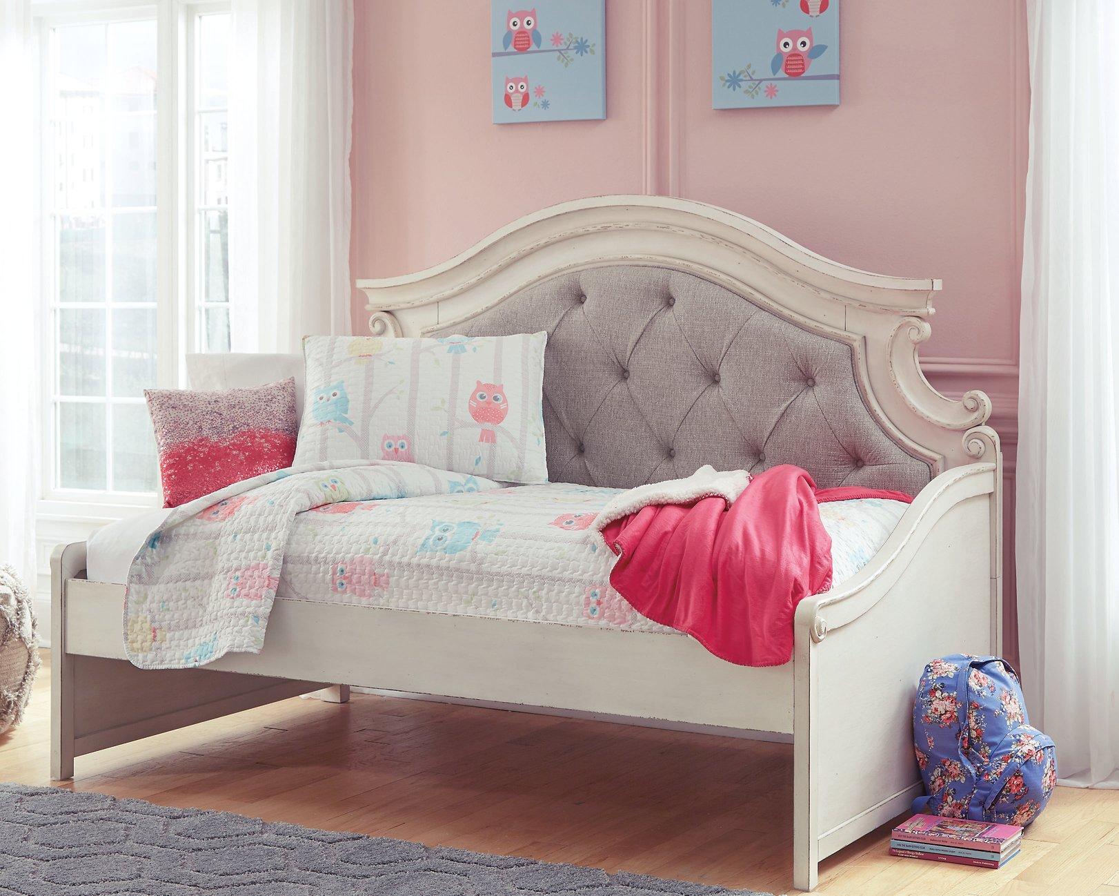 Realyn Bed - Image 26