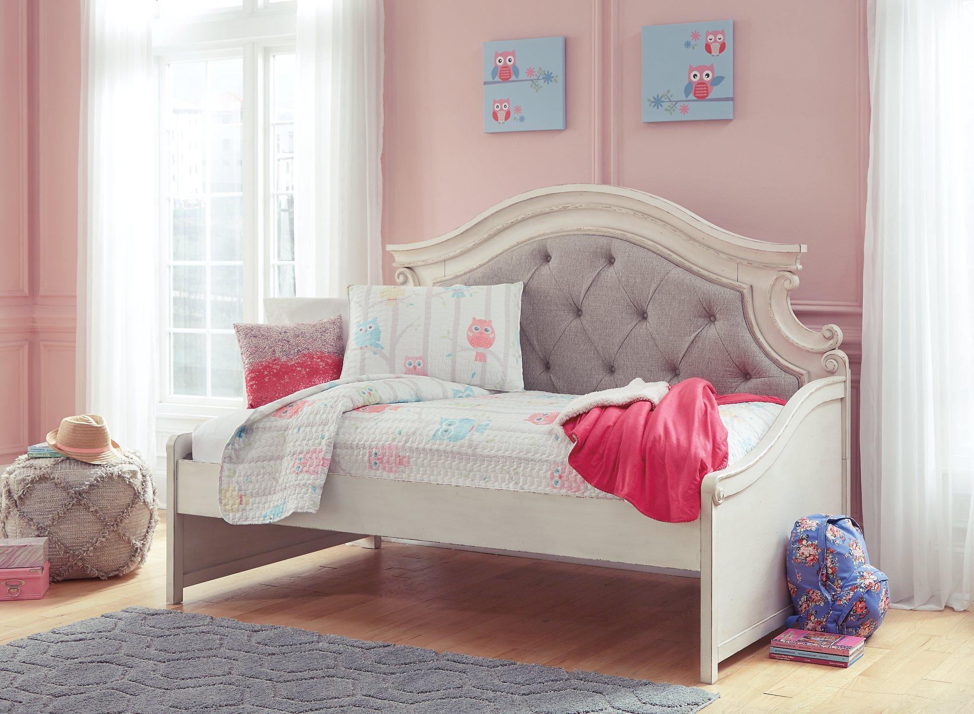 Realyn Bed - Image 28
