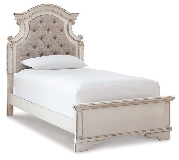 Realyn Bed - Image 43