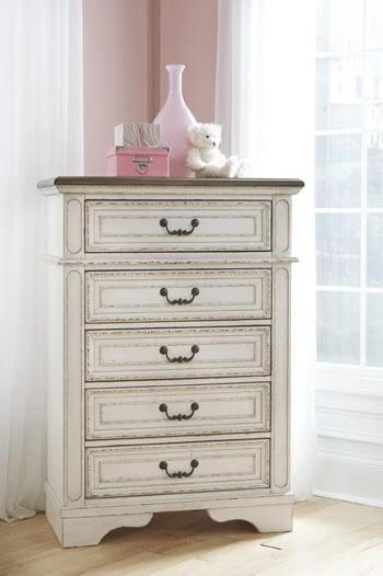Realyn Chest of Drawers - Image 3