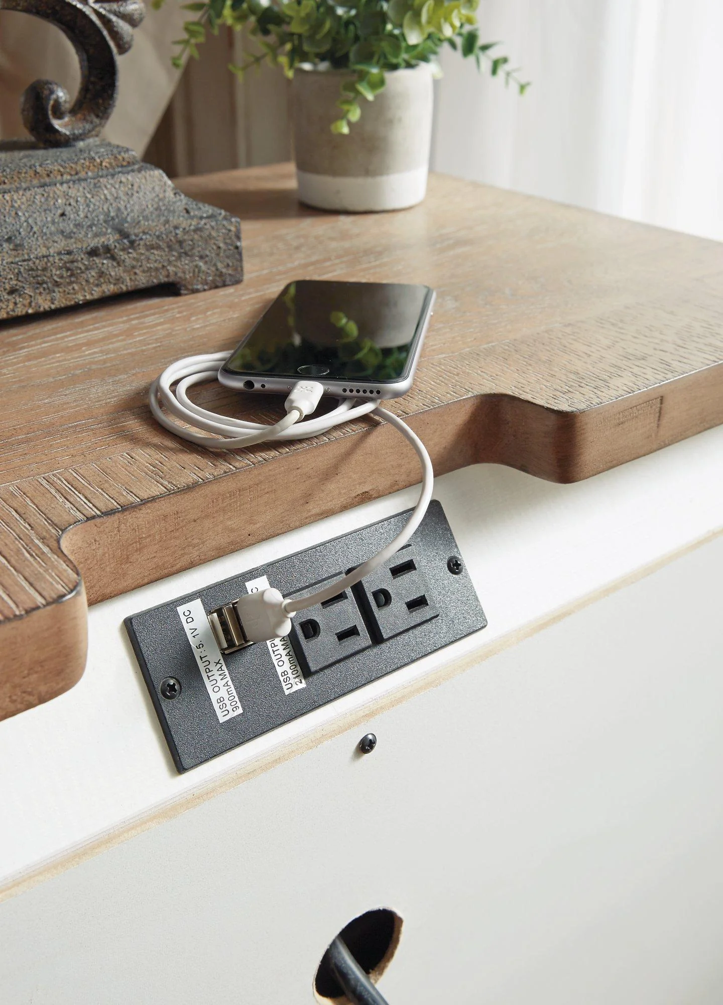 Realyn Nightstand - Image 22