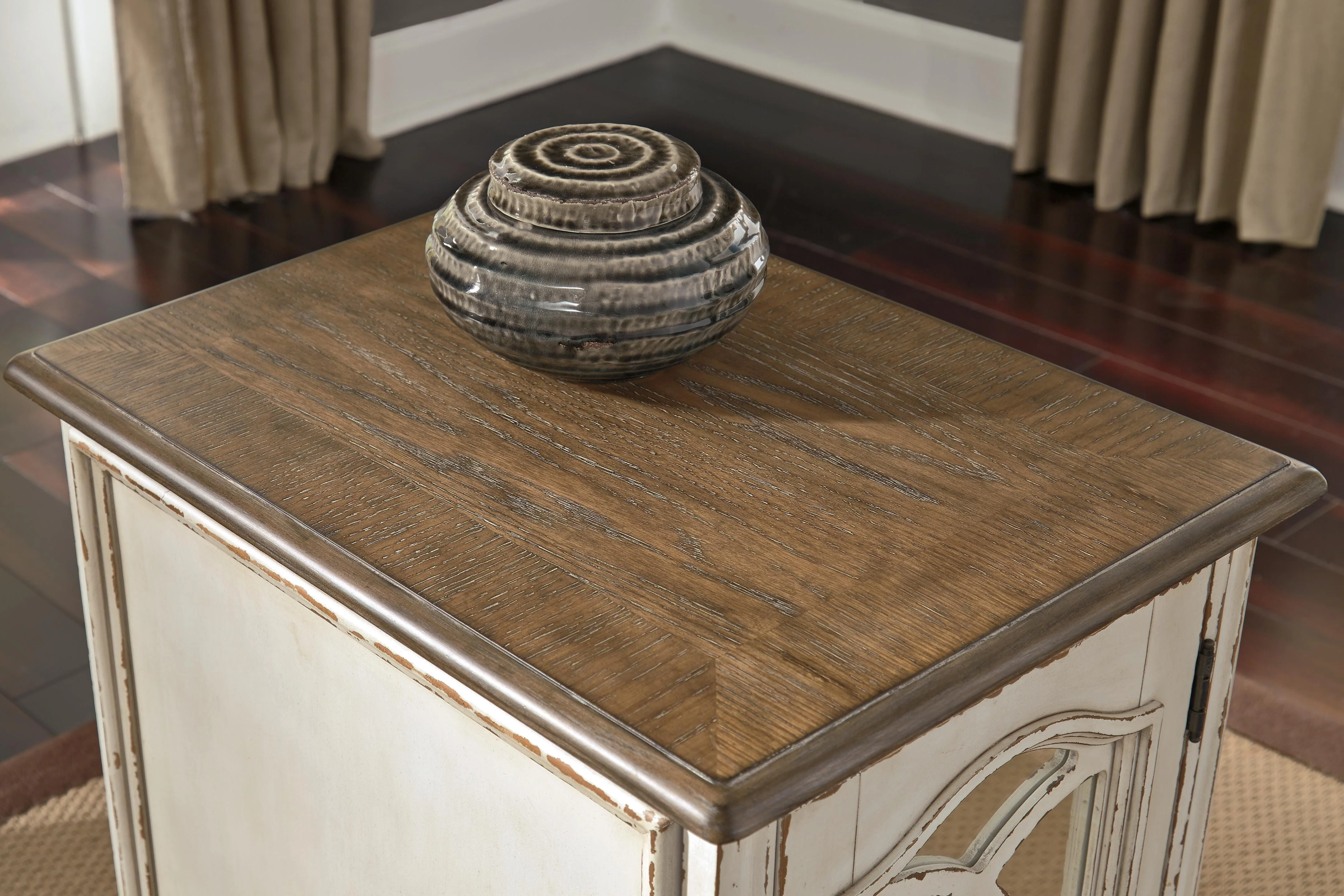 Realyn Occasional Table Set - Image 11