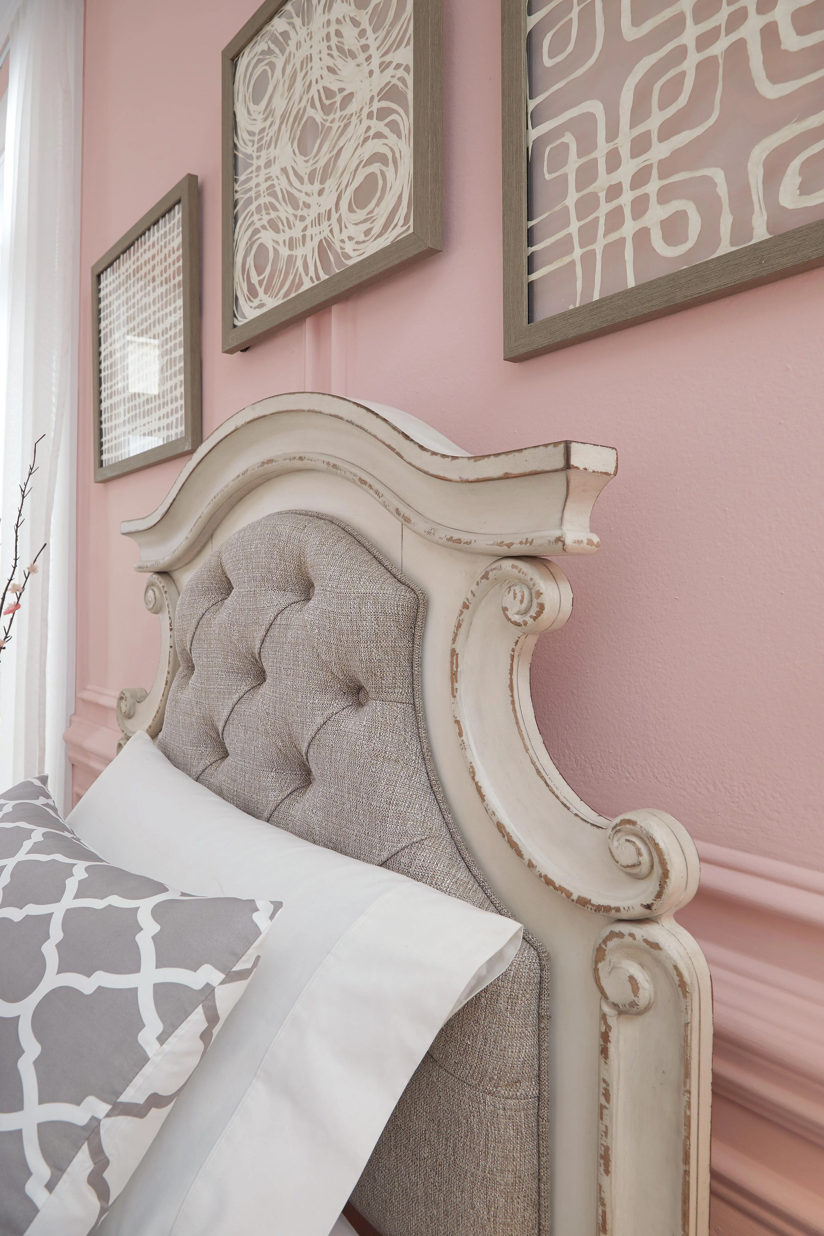 Realyn Upholstered Bed - Image 14