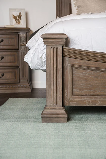 Seven Oaks E.King & Queen Bed - Image 3