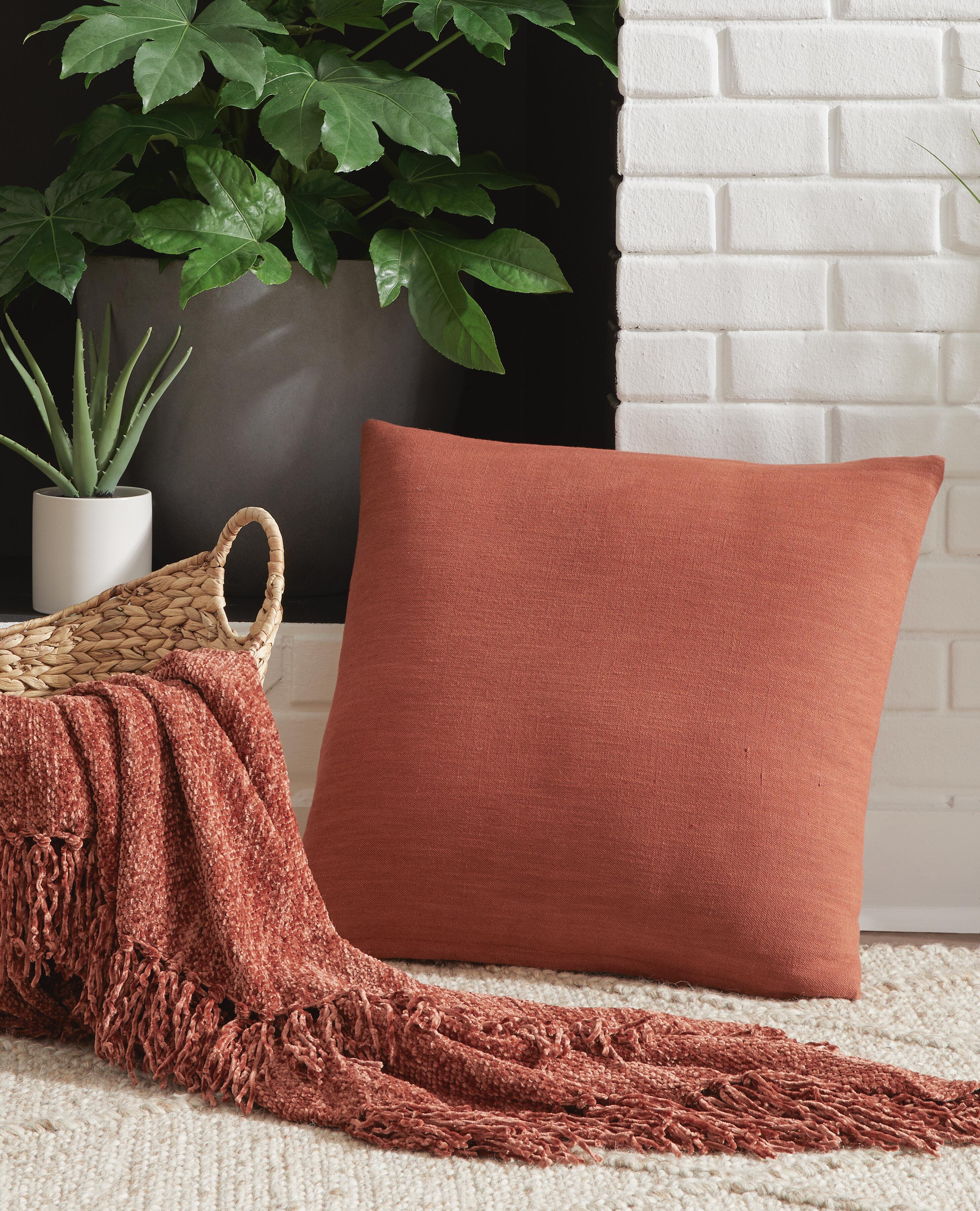 Thaneville Pillow - Image 7
