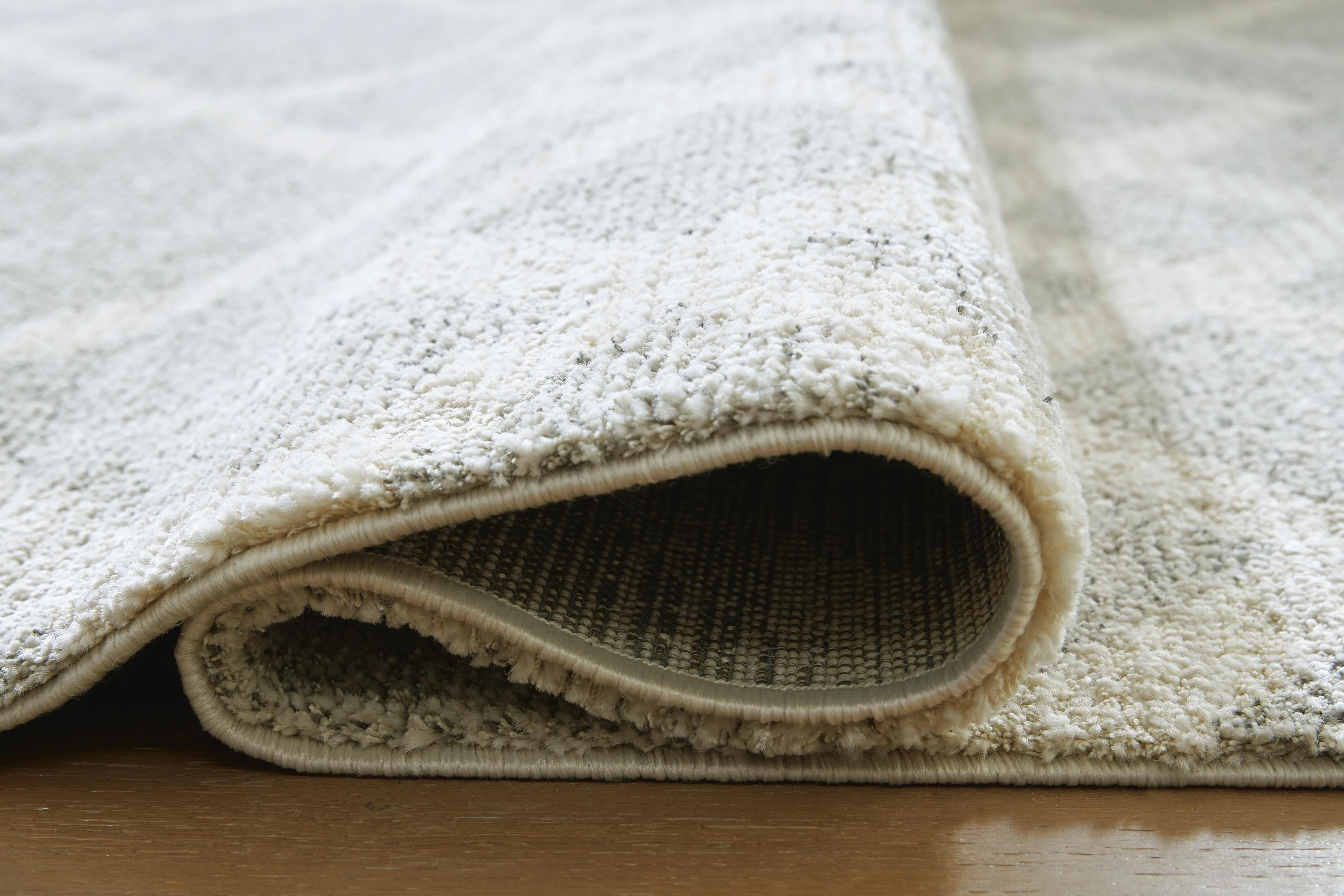 Unawick Large Rug - Image 4